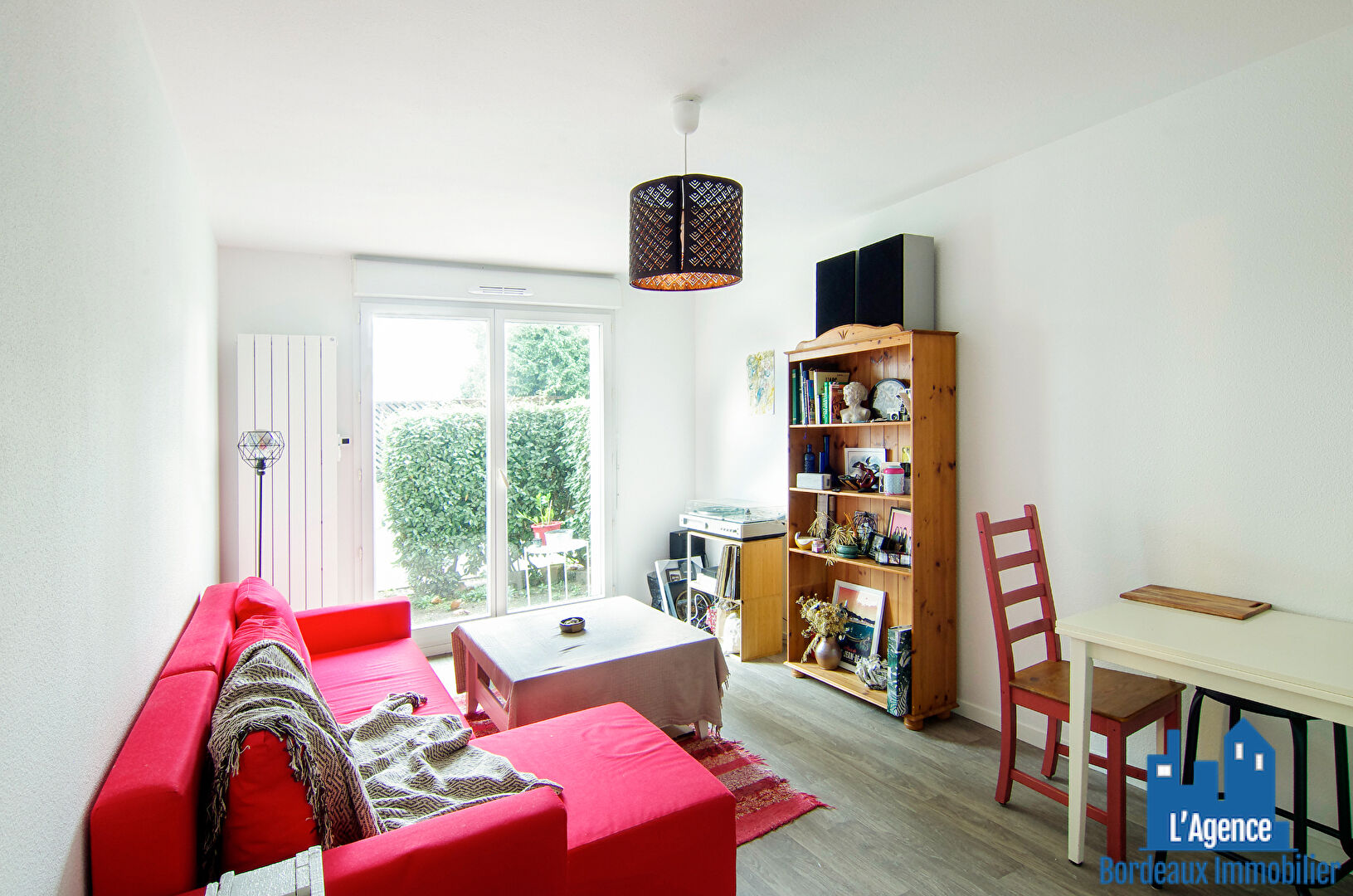 Photo VENDU PAR L'AGENCE. EXCLUSIVITÉ ! SPÉCIAL INVESTISSEUR - BÈGLES - APPARTEMENT TYPE 2 DE 36 M² AVEC  JARDINET + PLACE DE PARKING. Benoît TREMENT 06 51 26 22 32 image 1/5