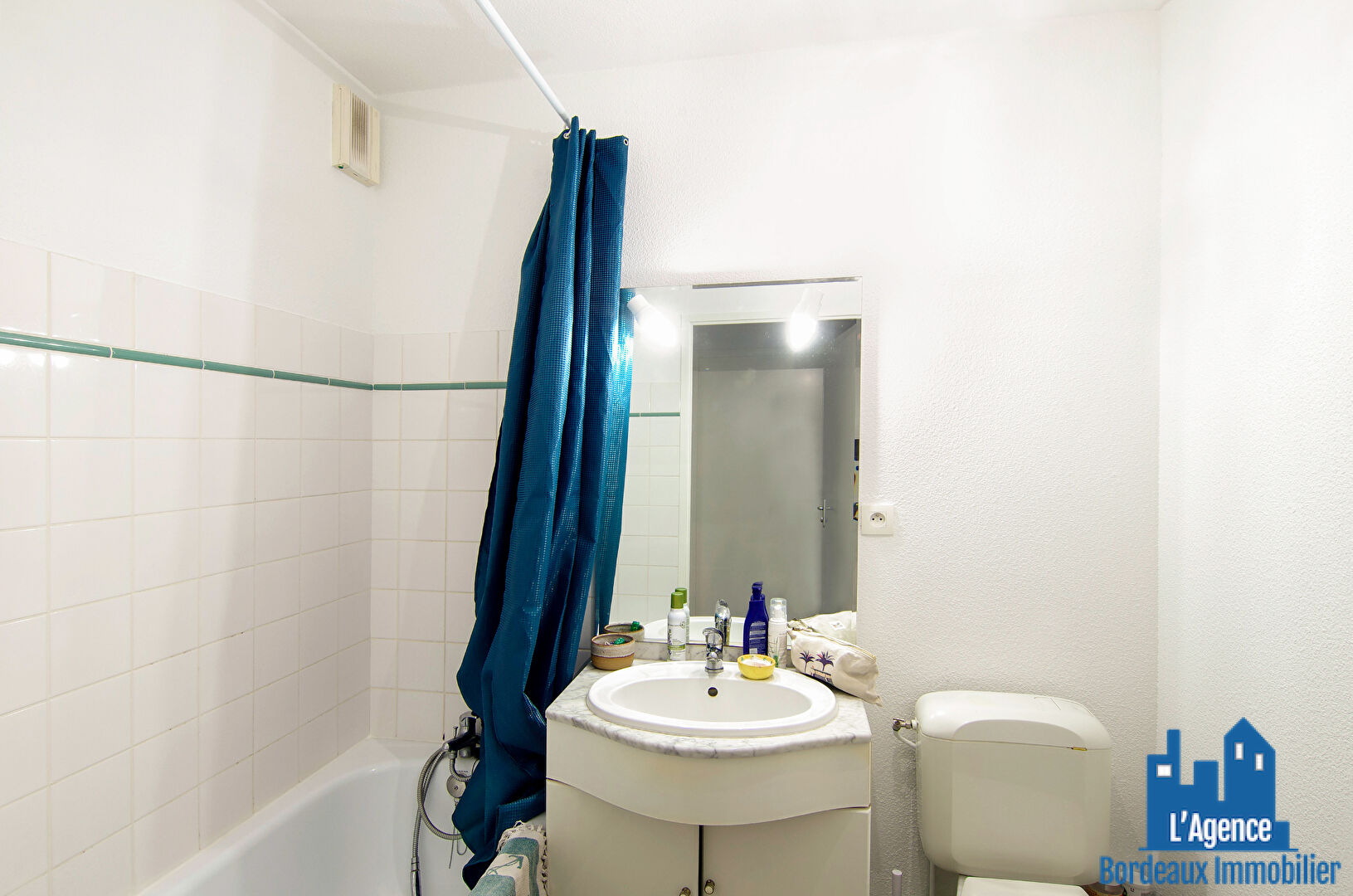 Photo VENDU PAR L'AGENCE. EXCLUSIVITÉ ! SPÉCIAL INVESTISSEUR - BÈGLES - APPARTEMENT TYPE 2 DE 36 M² AVEC  JARDINET + PLACE DE PARKING. Benoît TREMENT 06 51 26 22 32 image 4/5