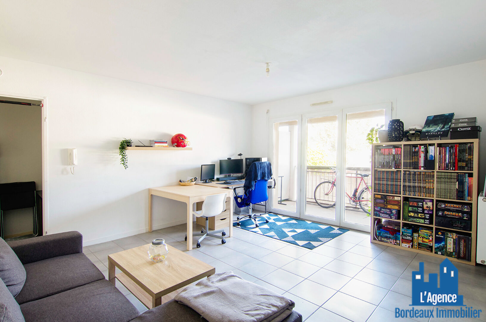 VENDU PAR L'AGENCE. EXCLUSIVITÉ ! VILLENAVE D'ORNON - APPARTEMENT TYPE 2 DE 42 M² AVEC BALCON AU DERNIER ETAGE + PLACE DE PARKING EN SOUS-SOL. Benoît TREMENT 06 51 26 22 32