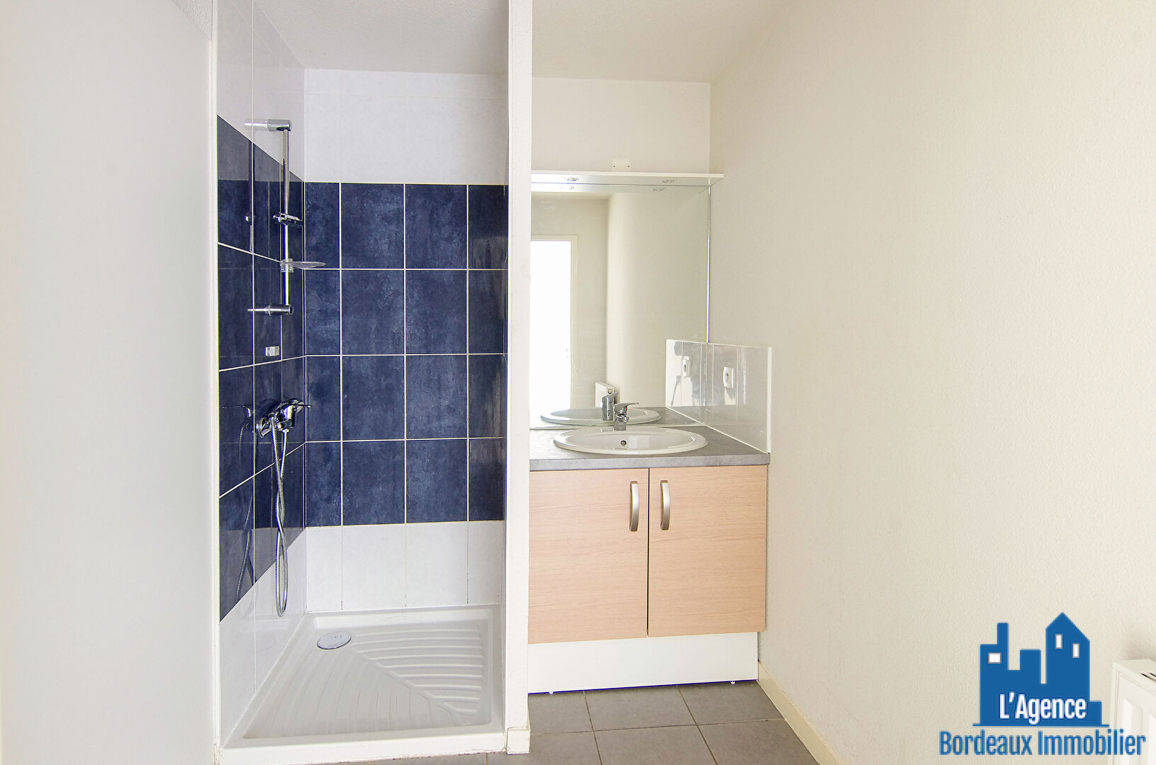 Photo VENDU PAR L'AGENCE. LE HAILLAN - APPARTEMENT TYPE 2 DE 40 M²  + PLACE DE PARKING. Benoît TREMENT Tel:06.51.26.22.32. image 5/6