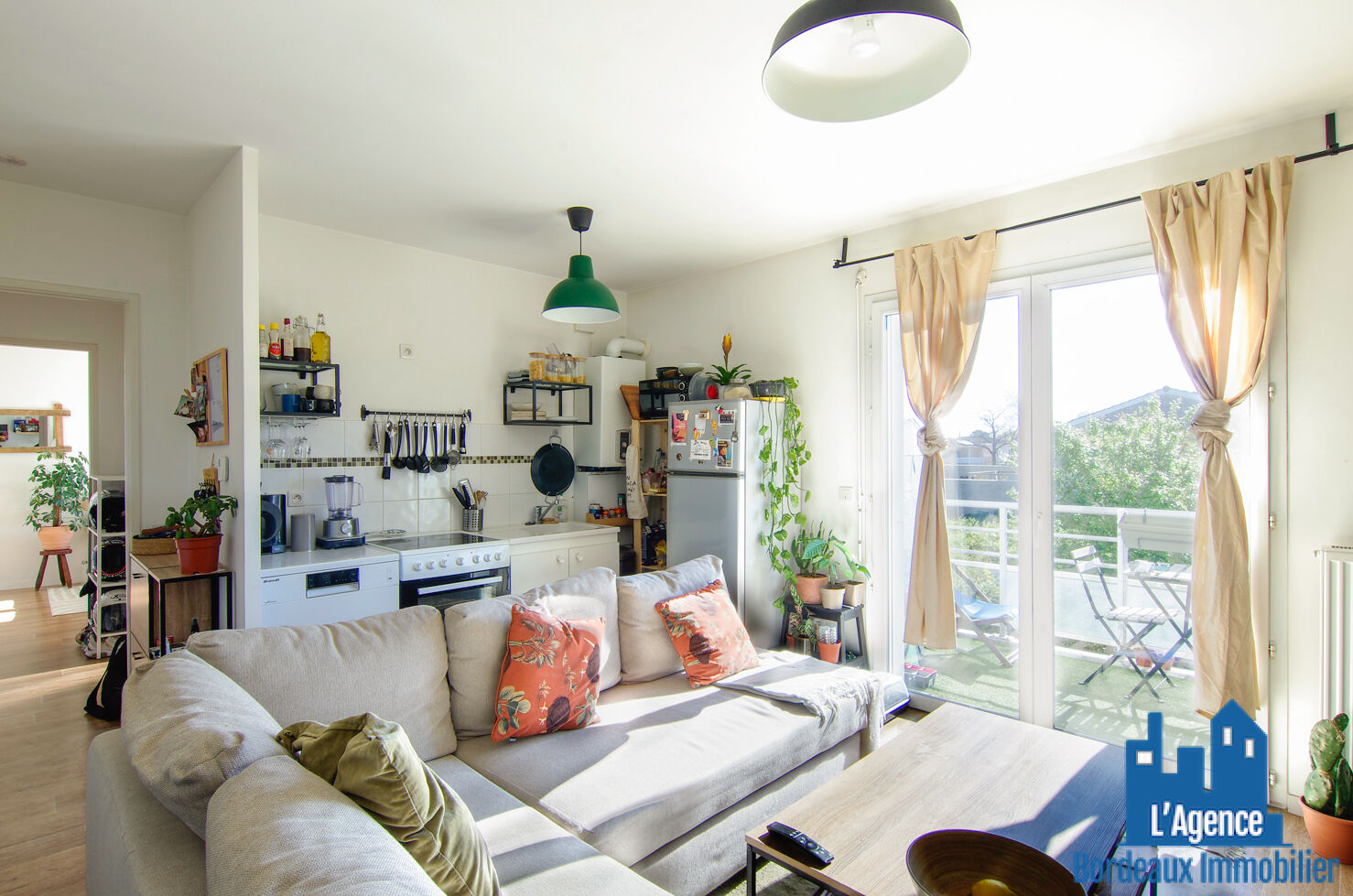 VENDU PAR L'AGENCE. EXCLUSIVITÉ ! EYSINES - APPARTEMENT TYPE 2 DE 40 M² AVEC UN BALCON + PLACE DE PARKING. Benoît TREMENT.