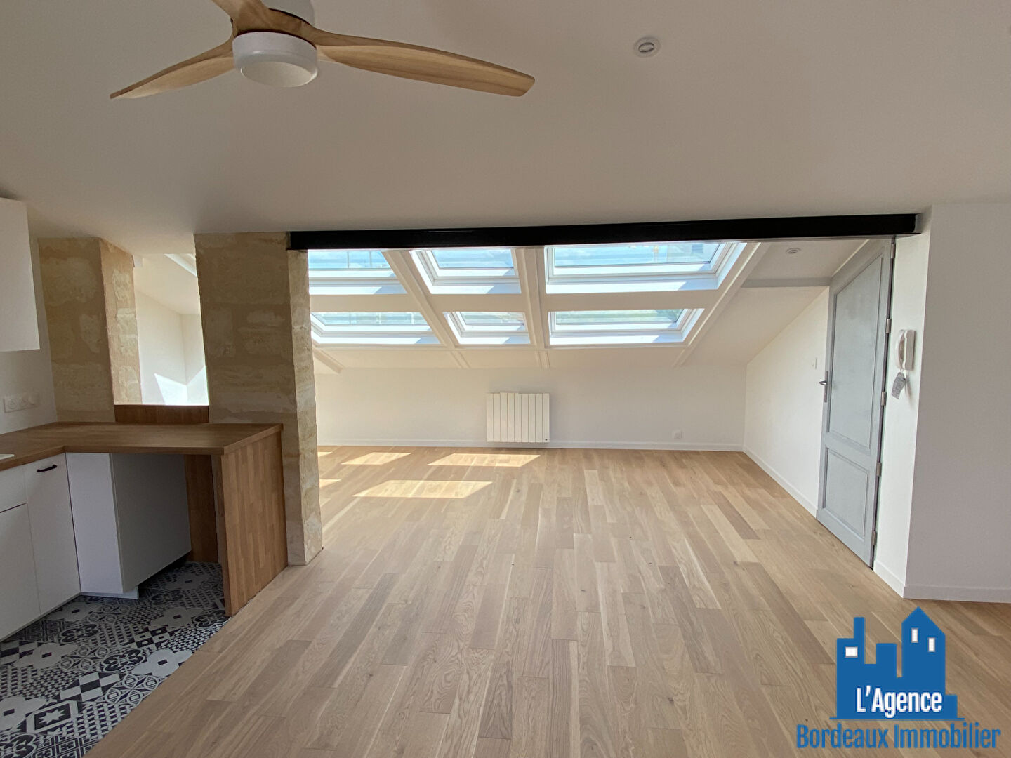 Photo VENDU PAR L'AGENCE. BORDEAUX - APPARTEMENT TYPE 2 DE 58 M² ENTIEREMENT RENOVÉ. Benoît TREMENT. image 4/6