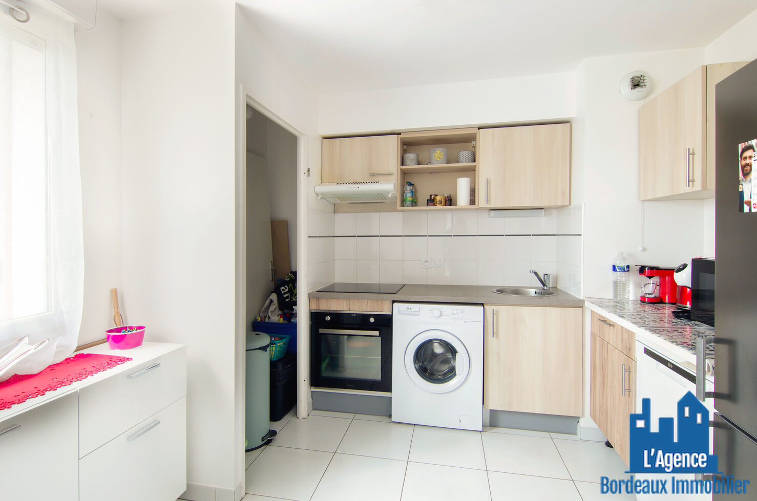 Photo VENDU PAR L'AGENCE. EXCLUSIVITÉ ! MÉRIGNAC - APPARTEMENT TYPE 3 DE 69 M² AVEC BALCON + DEUX PLACES DE PARKING EN SOUS-SOL. Benoît TREMENT. image 2/6