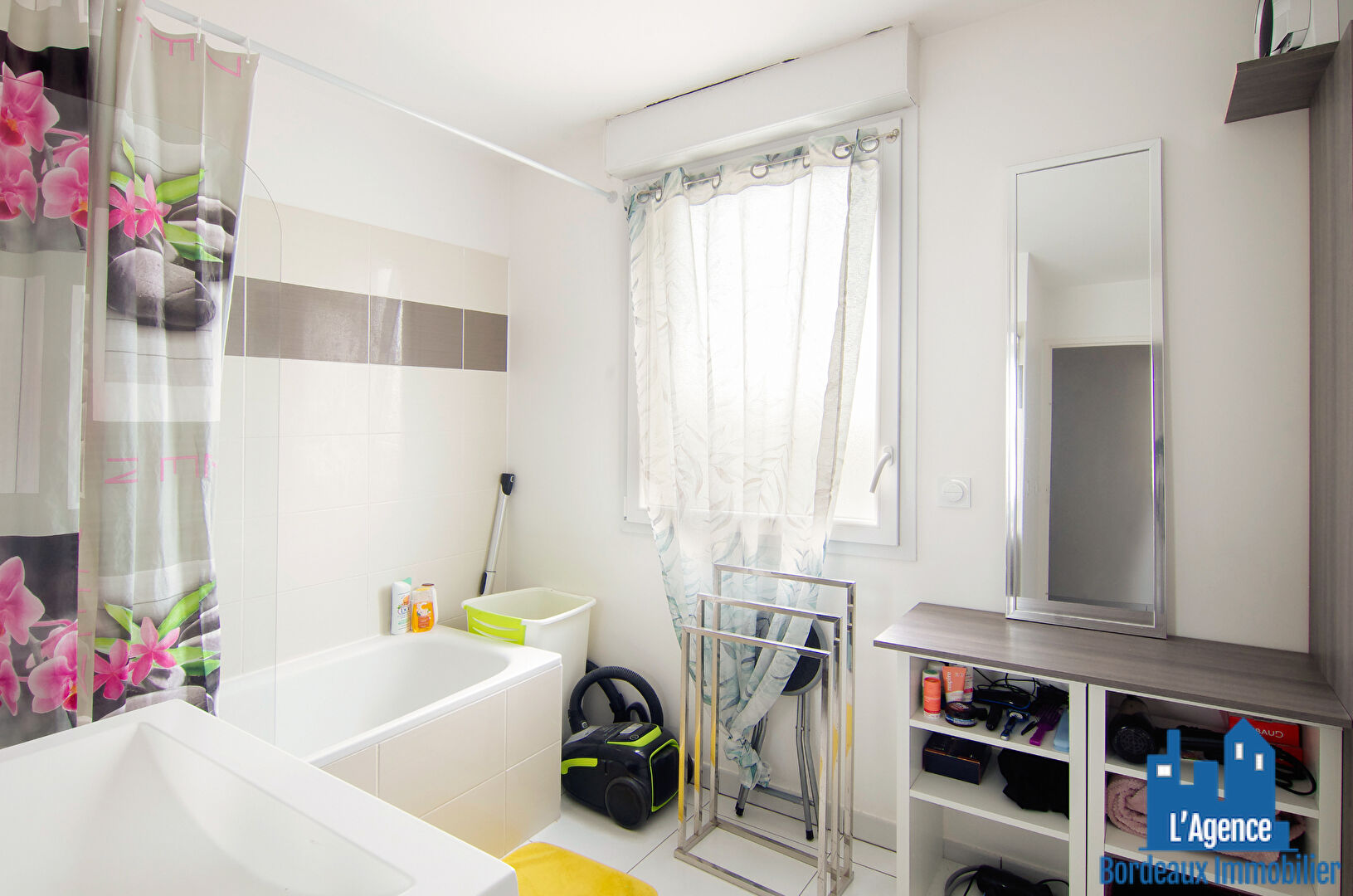 Photo VENDU PAR L'AGENCE. EXCLUSIVITÉ ! MÉRIGNAC - APPARTEMENT TYPE 3 DE 69 M² AVEC BALCON + DEUX PLACES DE PARKING EN SOUS-SOL. Benoît TREMENT. image 6/6