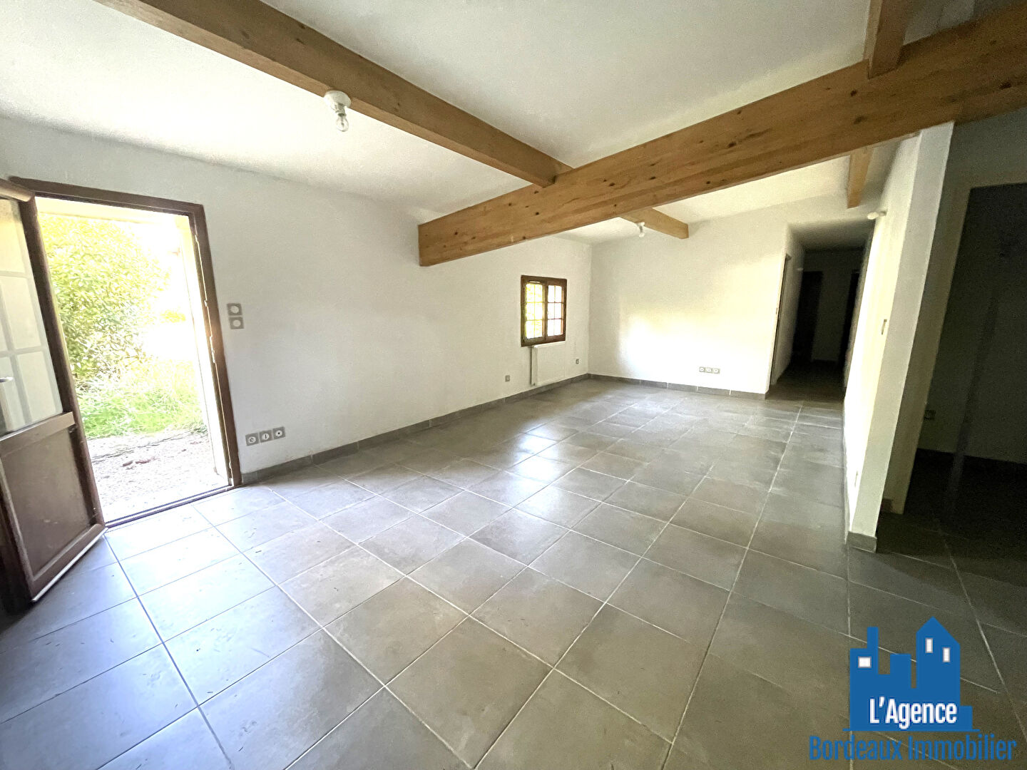 Photo DÉJÀ VENDU PAR L'AGENCE !!! EXCLUSIVITÉ !!! CAMBLANES-QUINSAC- MAISON TYPE 5 DE PLAIN-PIED 97M² + JARDIN DE 360M² + 2 PARKINGS ! image 2/6
