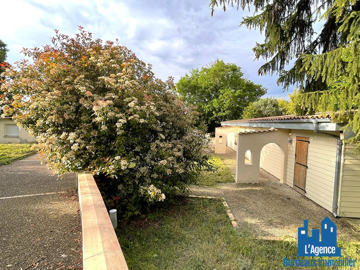 Photo DÉJÀ VENDU PAR L'AGENCE !!! EXCLUSIVITÉ !!! CAMBLANES-QUINSAC- MAISON TYPE 5 DE PLAIN-PIED 97M² + JARDIN DE 360M² + 2 PARKINGS ! image 4/6