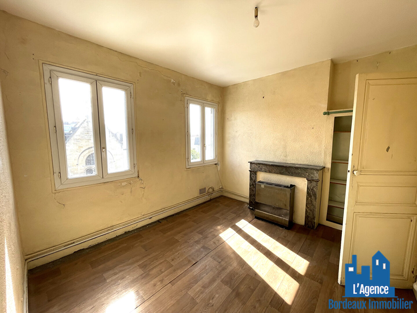 Photo VENDU PAR L'AGENCE. BORDEAUX - STUDIO DE 48,5 M²  AVEC COMBLES . Benoît TREMENT. image 1/6