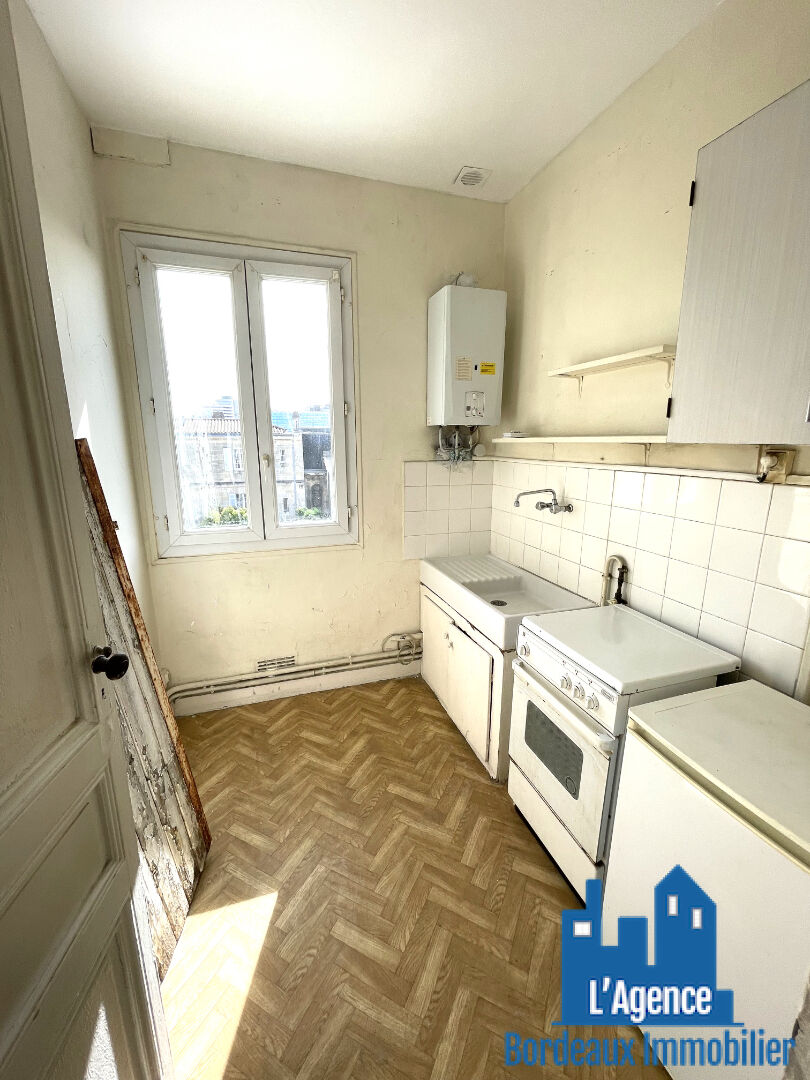 Photo VENDU PAR L'AGENCE. BORDEAUX - STUDIO DE 48,5 M²  AVEC COMBLES . Benoît TREMENT. image 2/6