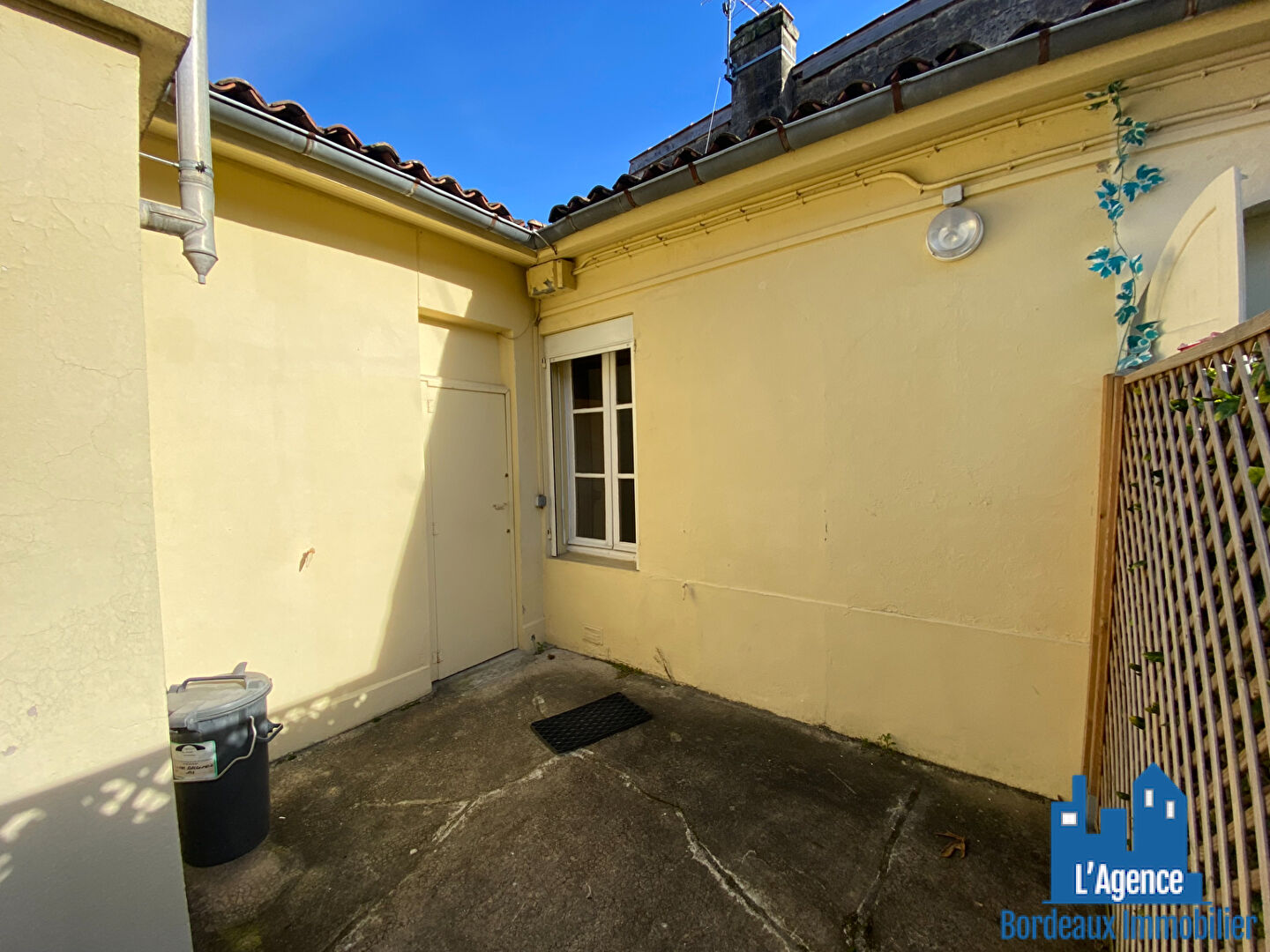 Photo VENDU PAR L'AGENCE. BORDEAUX - APPARTEMENT TYPE 2 DE 32 M² AVEC TERRASSE DE 15 M². Benoît TREMENT O6.51.26.22.32 image 6/6