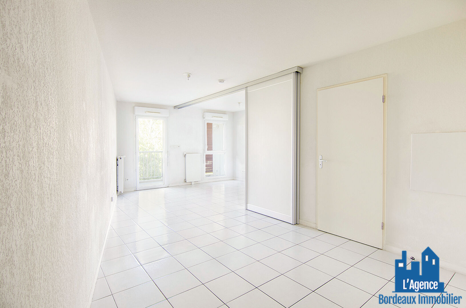 EXCLUSIVITÉ ! LE HAILLAN - APPARTEMENT TYPE 1 BIS DE 32 M² AVEC UN BALCON + PLACE DE PARKING EN SOUS-SOL. Benoît TREMENT.