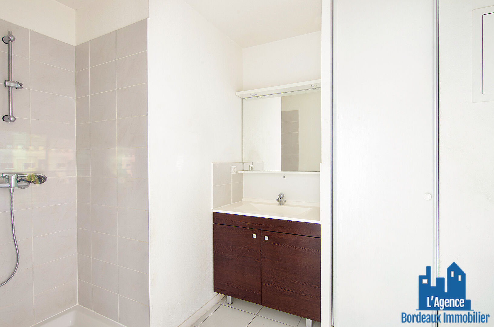 Photo EXCLUSIVITÉ ! LE HAILLAN - APPARTEMENT TYPE 1 BIS DE 32 M² AVEC UN BALCON + PLACE DE PARKING EN SOUS-SOL. Benoît TREMENT. image 5/5