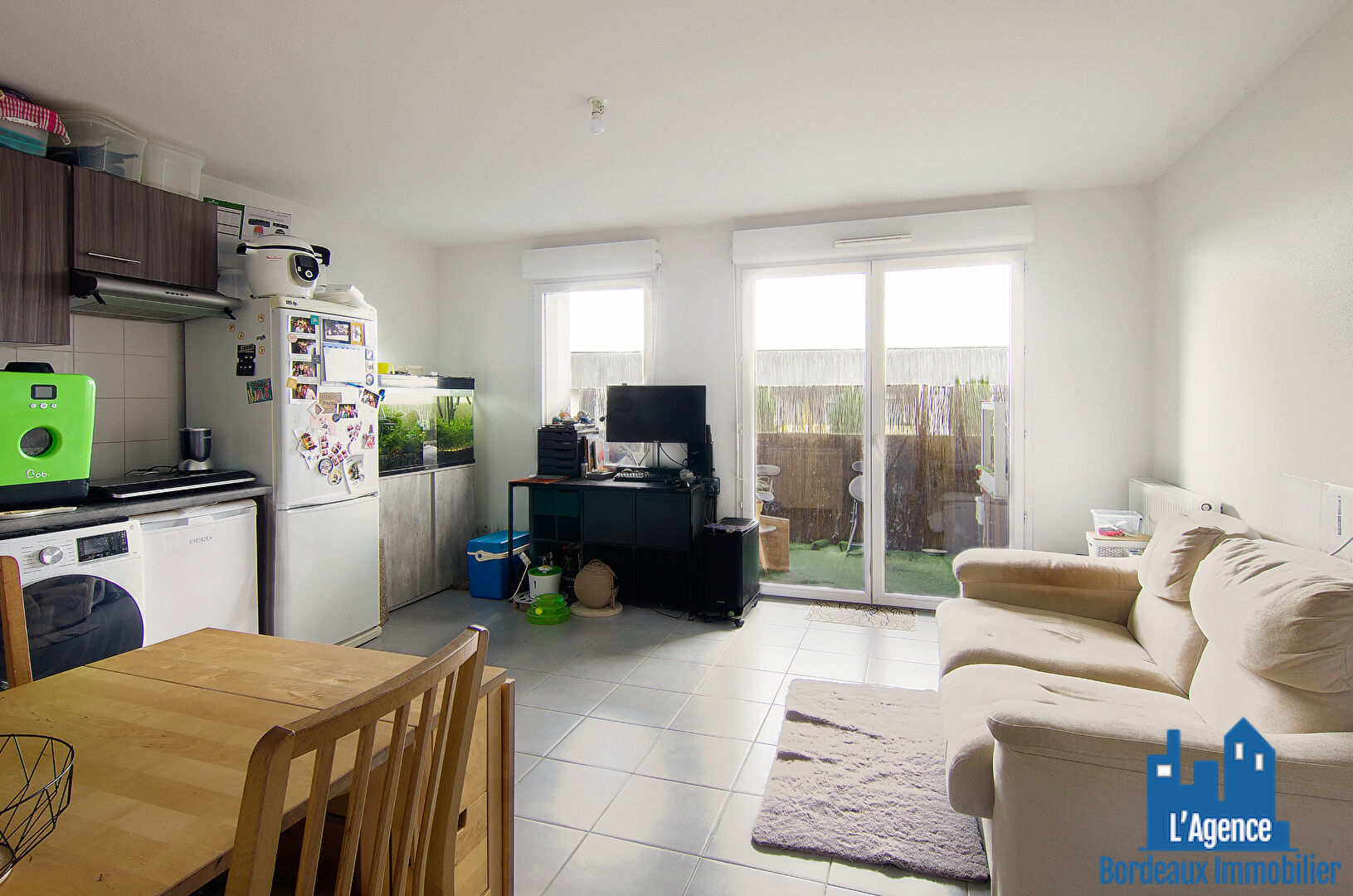 VENDU PAR L'AGENCE. EXCLUSIVITÉ ! BASSENS - APPARTEMENT TYPE 2 AU DERNIER ÉTAGE D'ENVIRON 45 M² AVEC BALCON DE 7M² + PLACE DE PARKING EN SOUS-SOL. Benoît TREMENT - O6 51 26 22 32.