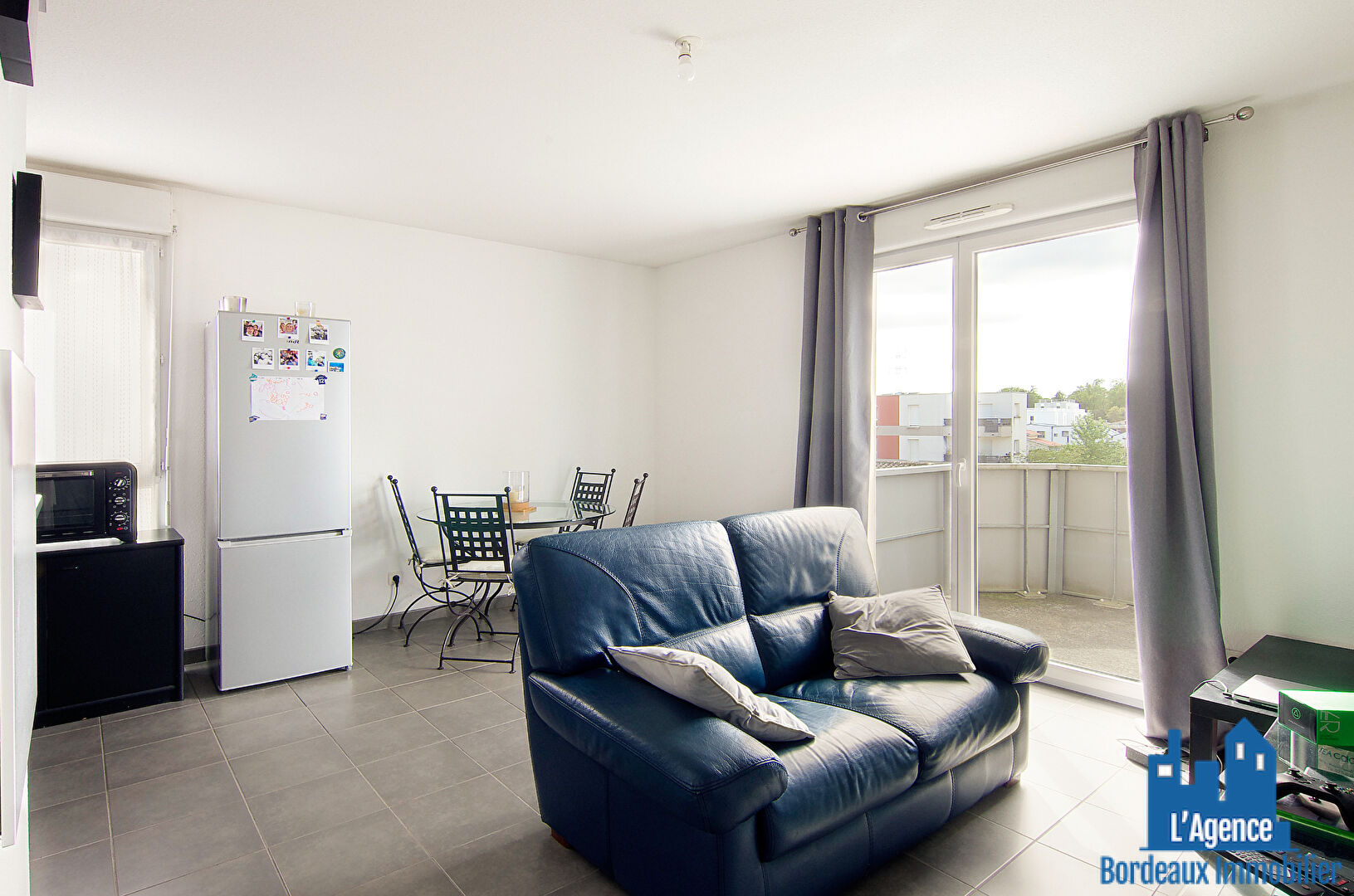 Photo EXCLUSIVITÉ !!! EYSINES CENTRE - APPARTEMENT TYPE 2 DE 42 M² AVEC TERRASSE + PLACE DE PARKING SOUS-SOL. Michaël VIGIER  O6 7O 29 94 95. image 4/6