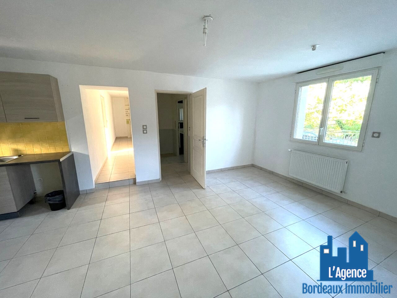 Photo EXCLUSIVITÉ !!! CAMBLANES-QUINSAC- APPARTEMENT TYPE 3 DE 66M² + GARAGE 20M² ! image 6/6