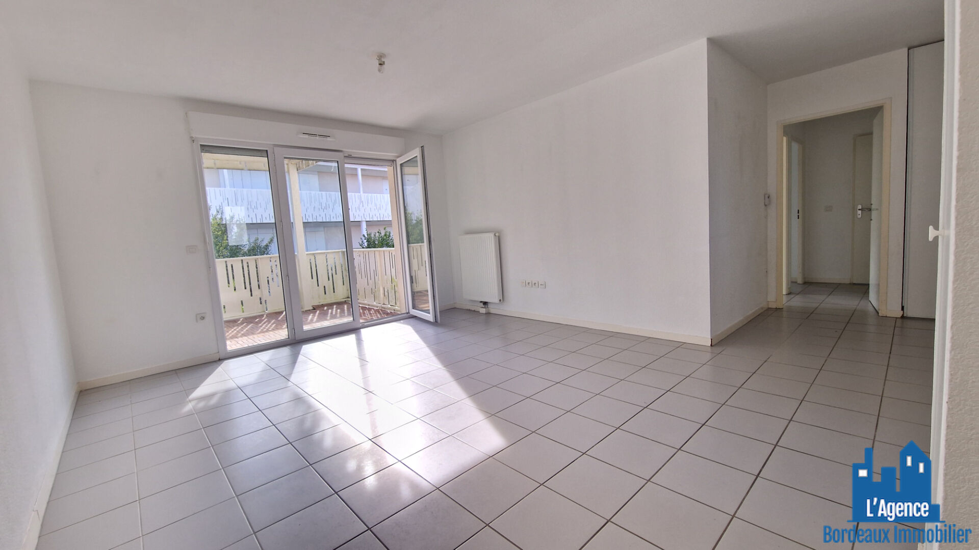 Photo COMPROMIS SIGNE EXCLUSIVITÉ !! SAINT MEDARD EN JALLES - CERILLAN - APPARTEMENT T3 - 1ER ETAGE - DEUX BALCONS - DEUX PLACES DE PARKING !! VENDU LIBRE Sébastien BAUDOT O6 18 O5 O4 O2 image 2/6
