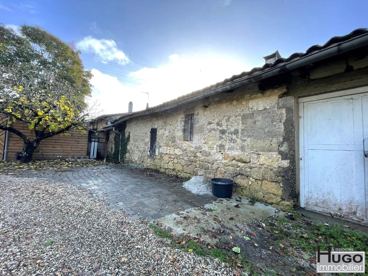 DÉJÀ VENDU PAR L'AGENCE !!! EXCLUSIVITÉ ! LATRESNE- BORD DE GARONNE- GRANGE + LOGEMENT T2 DUPLEX AVEC JARDIN !!!