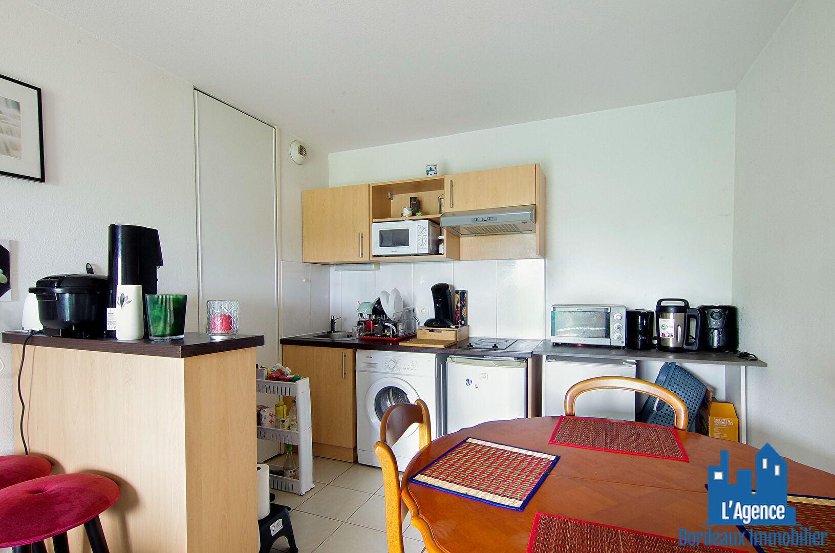 Photo VENDU PAR L'AGENCE. EXCLUSIVITÉ ! BASSENS - APPARTEMENT TYPE 2 D'ENVIRON 46 M² AVEC BALCON + PLACE DE PARKING EN SOUS-SOL. Benoît TREMENT - O6 51 26 22 32. image 2/5