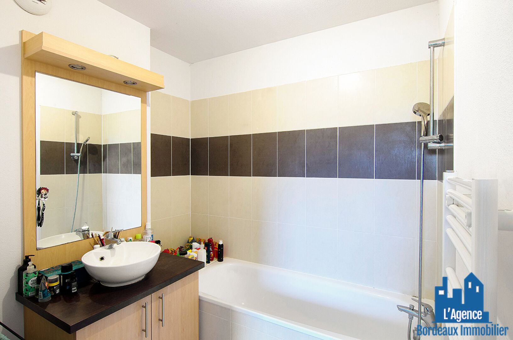 Photo VENDU PAR L'AGENCE. EXCLUSIVITÉ ! BASSENS - APPARTEMENT TYPE 2 D'ENVIRON 46 M² AVEC BALCON + PLACE DE PARKING EN SOUS-SOL. Benoît TREMENT - O6 51 26 22 32. image 5/5