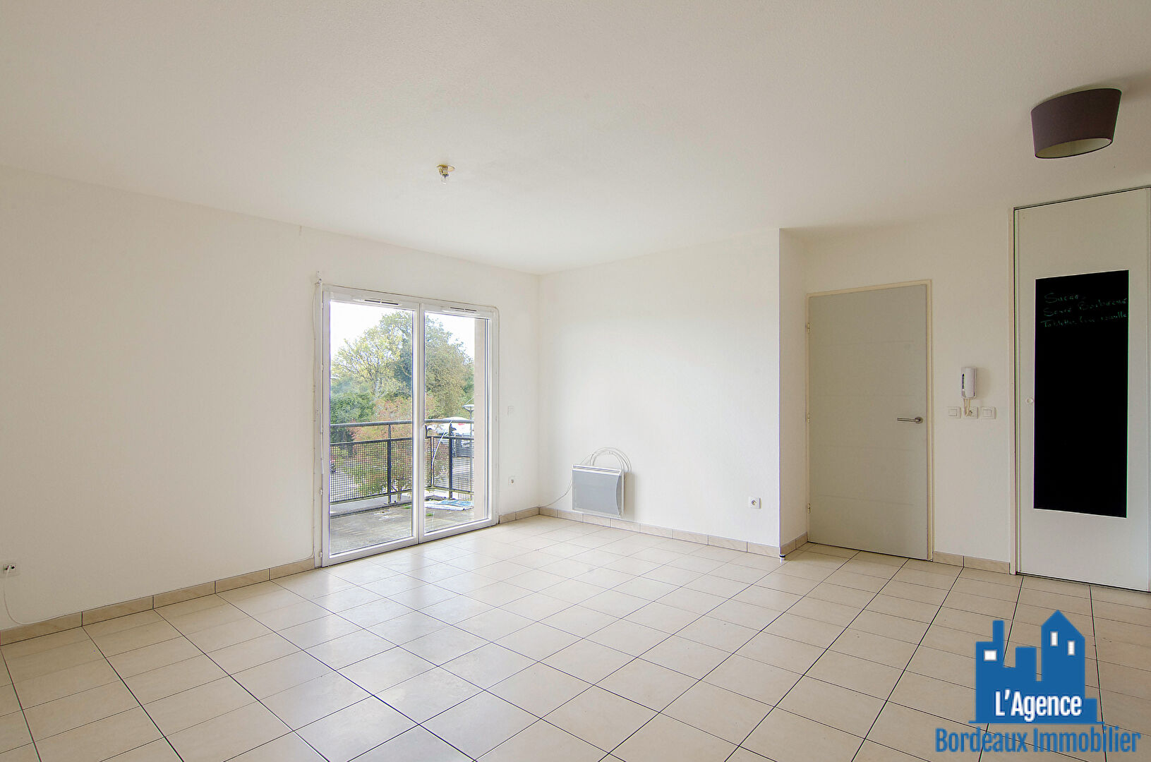 OFFRE D'ACHAT ACCEPTÉE. EXCLUSIVITÉ ! BASSENS - APPARTEMENT TYPE 3 D'ENVIRON 62,5 M² AU DERNIER ÉTAGE AVEC BALCON + DEUX PLACES DE PARKING. Benoît TREMENT - O6 51 26 22 32.