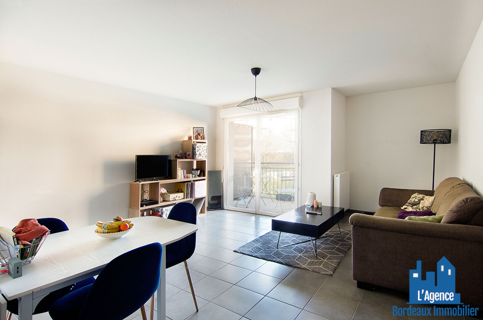 VENDU PAR L'AGENCE. EXCLUSIVITÉ ! LORMONT - APPARTEMENT TYPE 2 DE 44 M² AVEC UN BALCON + PLACE DE PARKING EN SOUS-SOL. Benoît TREMENT O6 51 26 22 32.