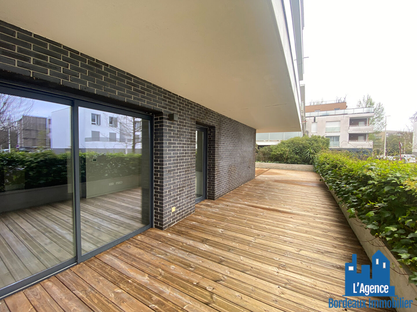 Photo OFFRE D'ACHAT ACCEPTEE !! EXCLUSIVITÉ ! VILLENAVE D'ORNON - APPARTEMENT TYPE 3 DE 67 M² + TERRASSE 78 M² + 2 PLACES DE PARKING. Martine PASSICOS O6 62 93 61 68. image 2/6