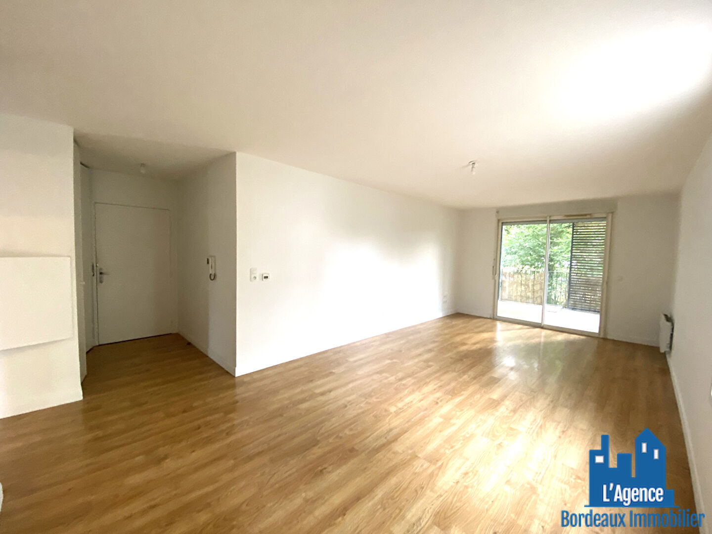 Photo COMPROMIS SIGNÉ. EXCLUSIVITÉ ! GRADIGNAN - APPARTEMENT TYPE 3 DE 70 M² + LOGGIA 10 M² + 2 PLACES DE PARKING. Benoît TREMENT - O6.51.26.22.32 image 2/6