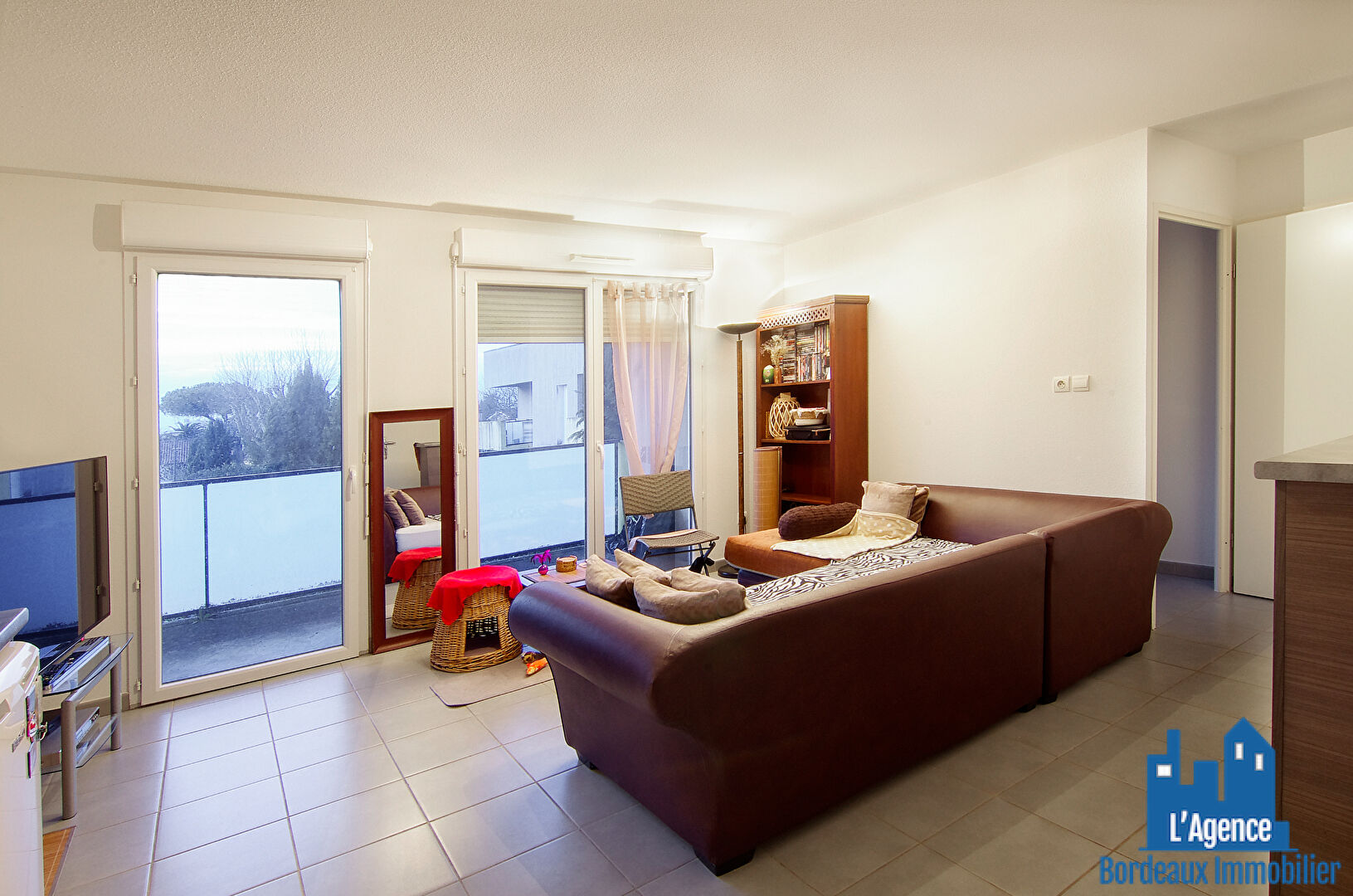 VENDU PAR L'AGENCE. EXCLUSIVITÉ ! BASSENS - APPARTEMENT TYPE 2 AU DERNIER ÉTAGE D'ENVIRON 42 M² AVEC BALCON DE 7M² + PLACE DE PARKING EN SOUS-SOL. Benoît TREMENT - O6 51 26 22 32