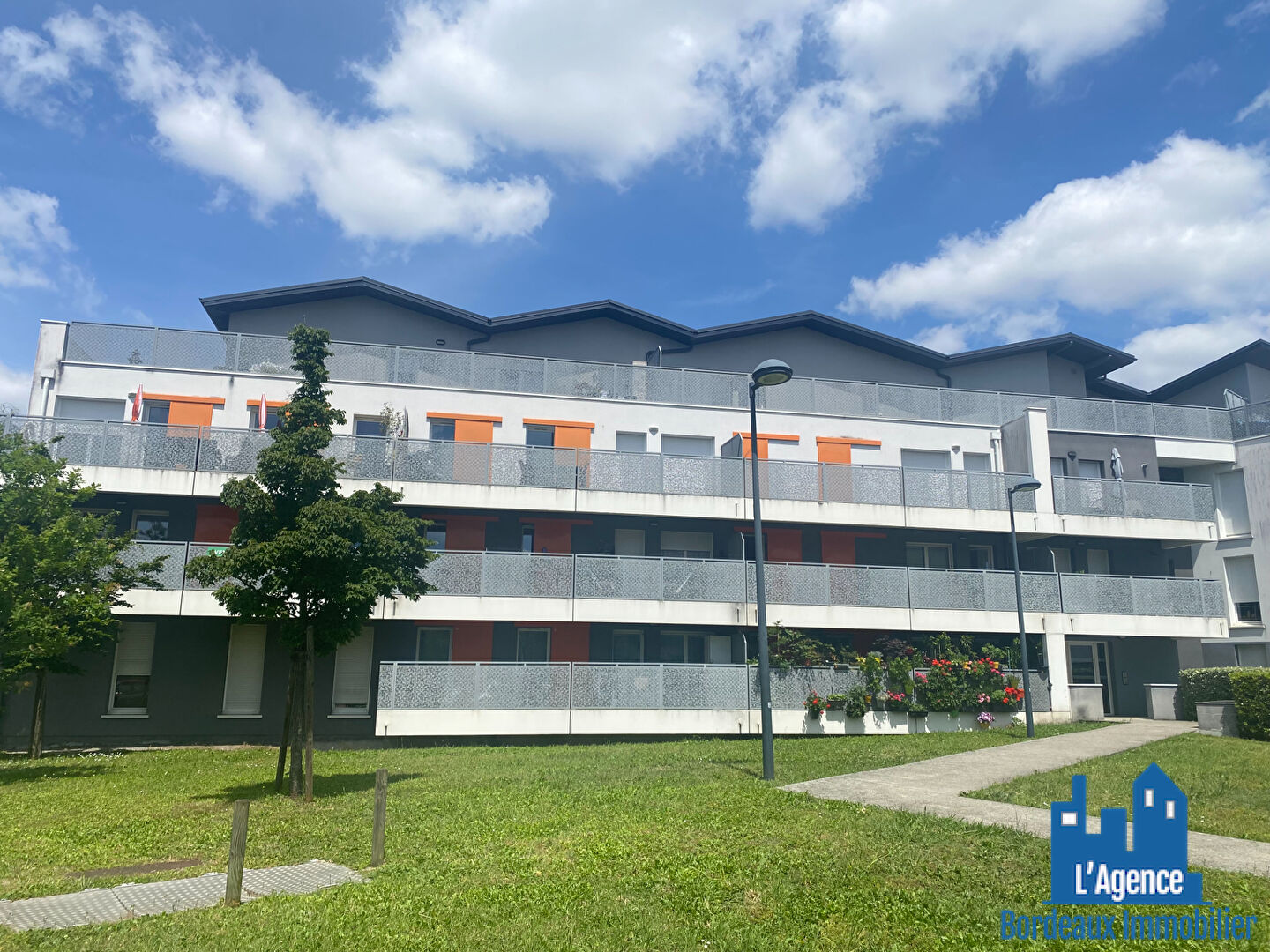 OFFRE D'ACHAT ACCEPTEE !! EXCLUSIVITE !! VILLENAVE D'ORNON - APPARTEMENT TYPE 3 - VENDU LIBRE - 62.5 M² AVEC BALCON 15,5 M² ET PLACES DE PARKING - MARTINE PASSICOS O6.62.93.61.68