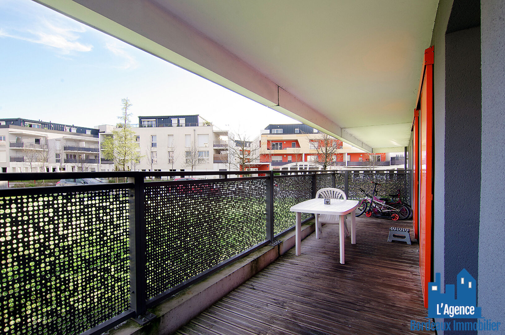 Photo OFFRE D'ACHAT ACCEPTEE !! EXCLUSIVITE !! VILLENAVE D'ORNON - APPARTEMENT TYPE 3 - VENDU LIBRE - 62.5 M² AVEC BALCON 15,5 M² ET PLACES DE PARKING - MARTINE PASSICOS O6.62.93.61.68 image 2/6