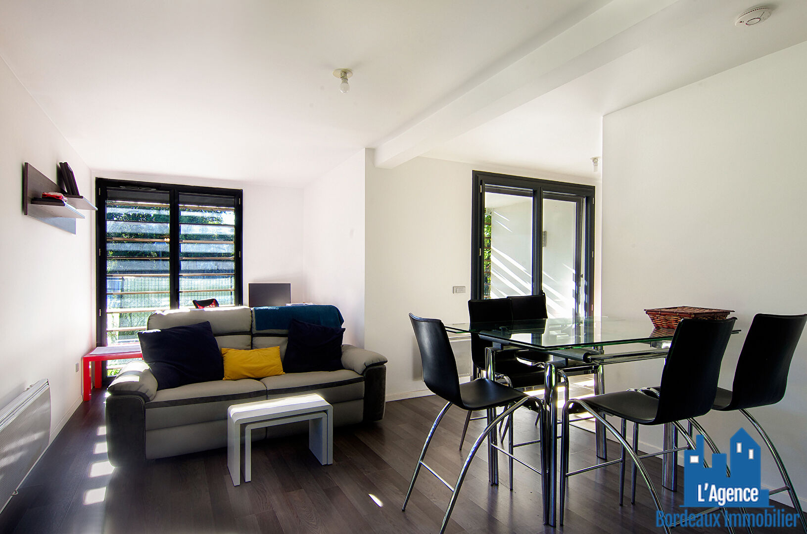 Photo EXCLUSIVITÉ !!! FLOIRAC - APPARTEMENT TYPE 2 DE 52 M² AVEC TERRASSE LOGGIA ET JARDIN DE 62 M² + PLACE DE PARKING SOUS-SOL. Michaël VIGIER  O6 7O 29 94 95. image 2/6