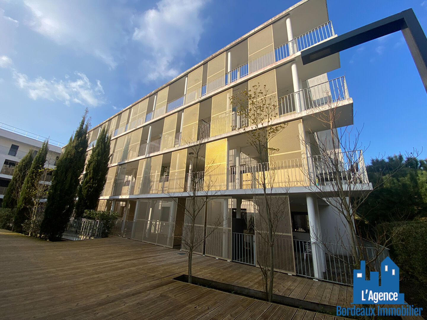 Photo VILLENAVE D'ORNON - APPARTEMENT TYPE 3 DE 66 M² + TERRASSE D'ACCUEIL + TERRASSE AVEC  JARDIN + 2 PLACES DE PARKING. L'AGENCE BORDEAUX IMMOBILIER 05.56.380.690 image 1/6