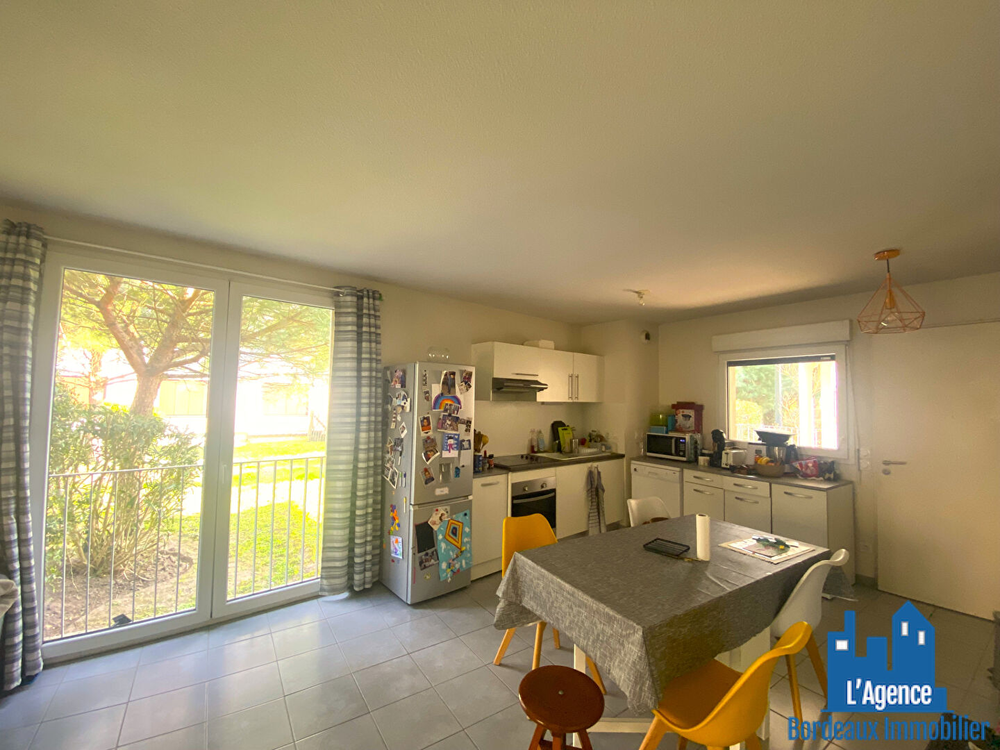 Photo VILLENAVE D'ORNON - APPARTEMENT TYPE 3 DE 66 M² + TERRASSE D'ACCUEIL + TERRASSE AVEC  JARDIN + 2 PLACES DE PARKING. L'AGENCE BORDEAUX IMMOBILIER 05.56.380.690 image 5/6