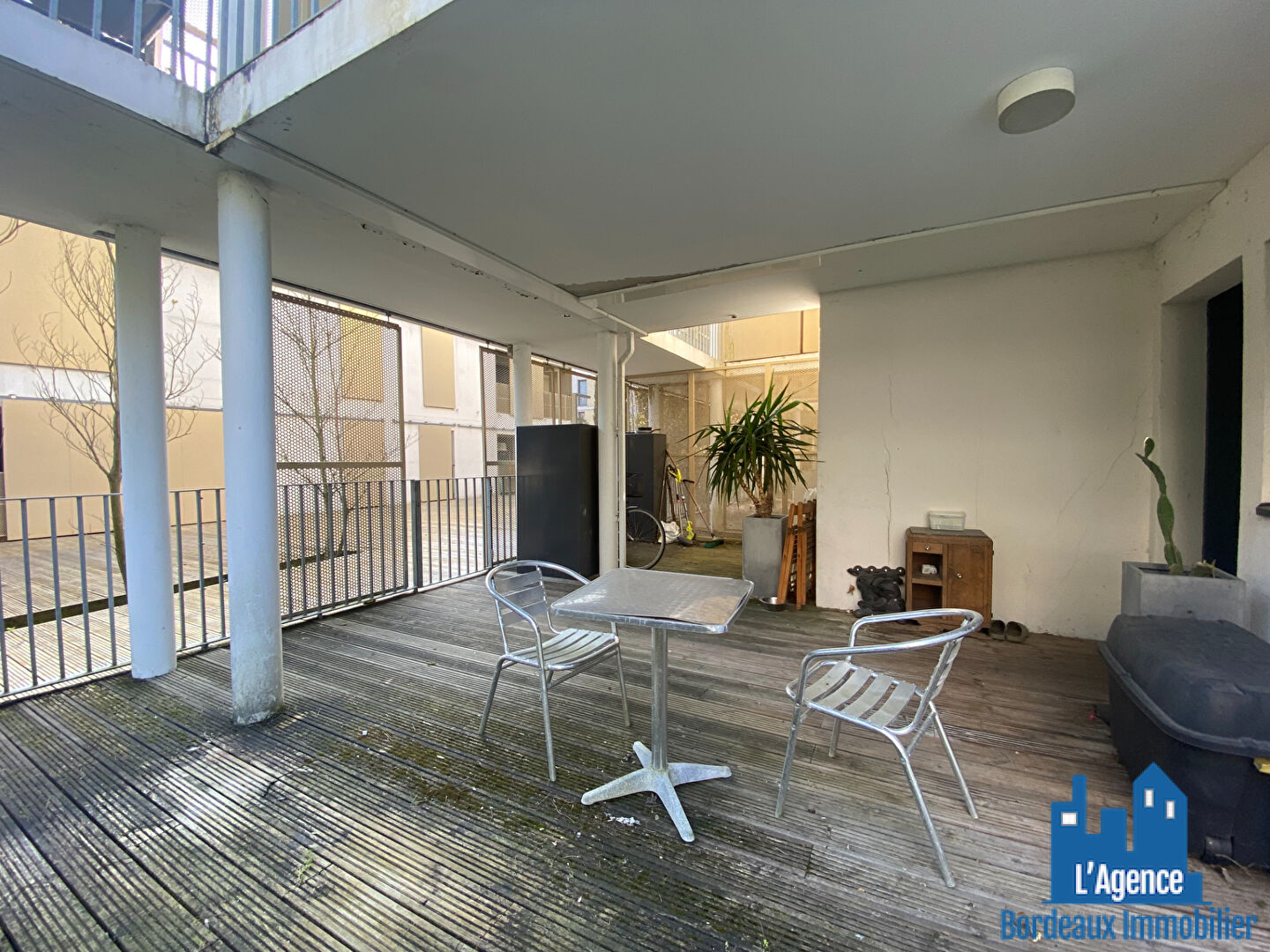 Photo VILLENAVE D'ORNON - APPARTEMENT TYPE 3 DE 66 M² + TERRASSE D'ACCUEIL + TERRASSE AVEC  JARDIN + 2 PLACES DE PARKING. L'AGENCE BORDEAUX IMMOBILIER 05.56.380.690 image 6/6