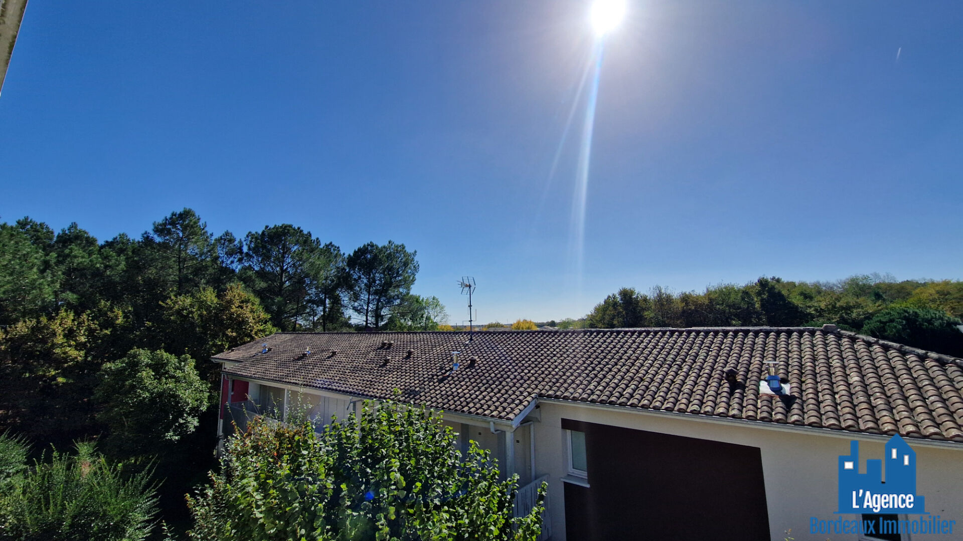 Photo EXCLUSIVITÉ !! SAINT MEDARD EN JALLES - CERILLAN - APPARTEMENT T3 - DERNIER ETAGE -TERRASSE - DEUX PLACES DE PARKING - NOUVEAU PRIX !!  Sébastien BAUDOT O6 18 O5 O4 O2 image 4/6