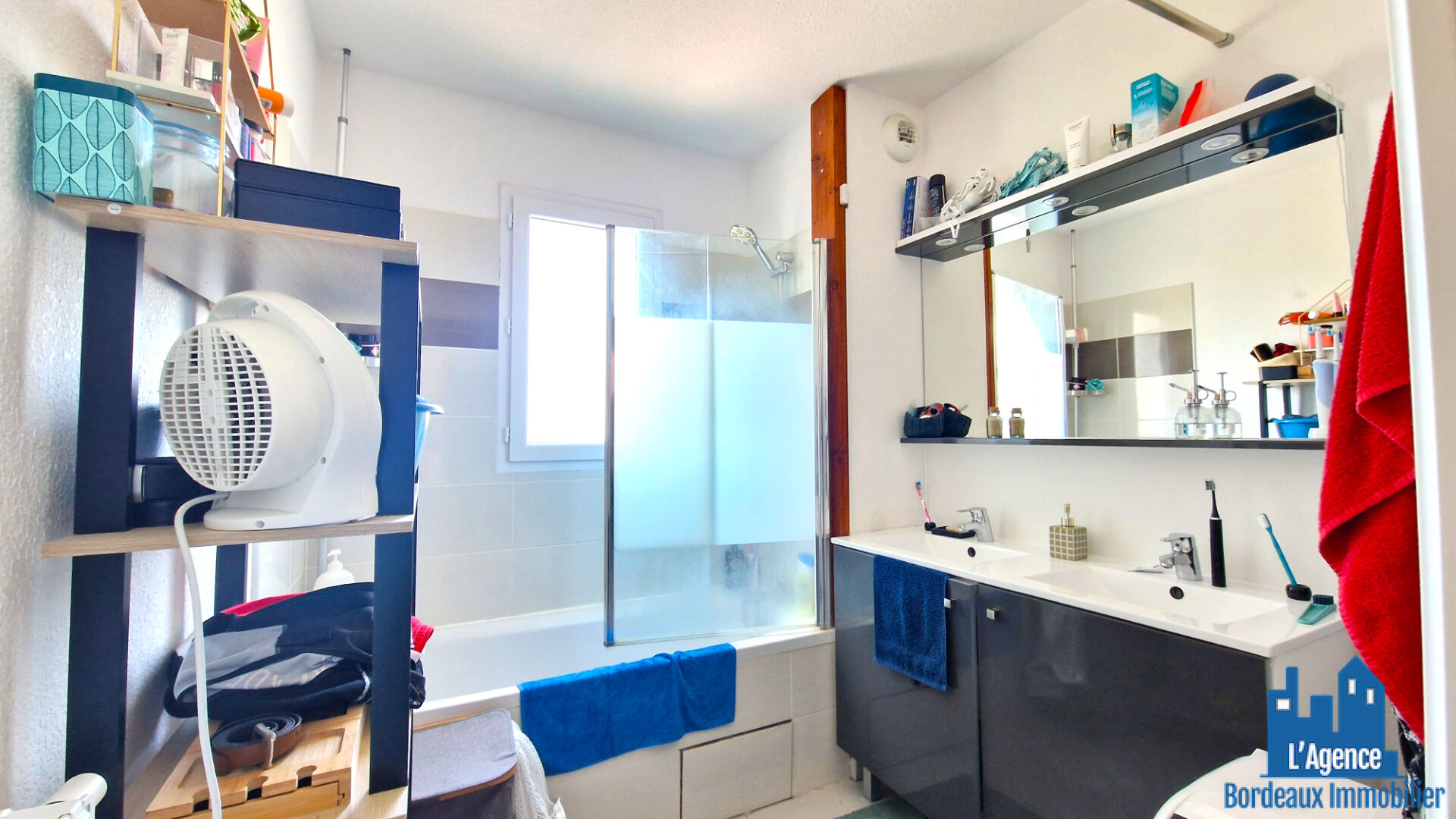 Photo EXCLUSIVITÉ !! SAINT MEDARD EN JALLES - CERILLAN - APPARTEMENT T3 - DERNIER ETAGE -TERRASSE - DEUX PLACES DE PARKING - NOUVEAU PRIX !!  Sébastien BAUDOT O6 18 O5 O4 O2 image 6/6