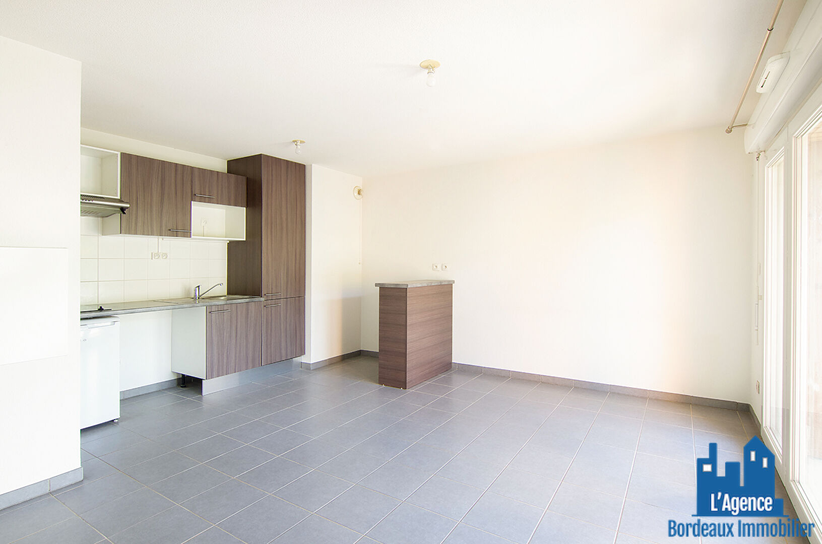 Photo VENDU PAR L'AGENCE. EXCLUSIVITÉ ! EYSINES - APPARTEMENT TYPE 2 DE 42 M² AVEC UN BALCON + DEUX PLACES DE PARKING. Benoît TREMENT. image 4/6