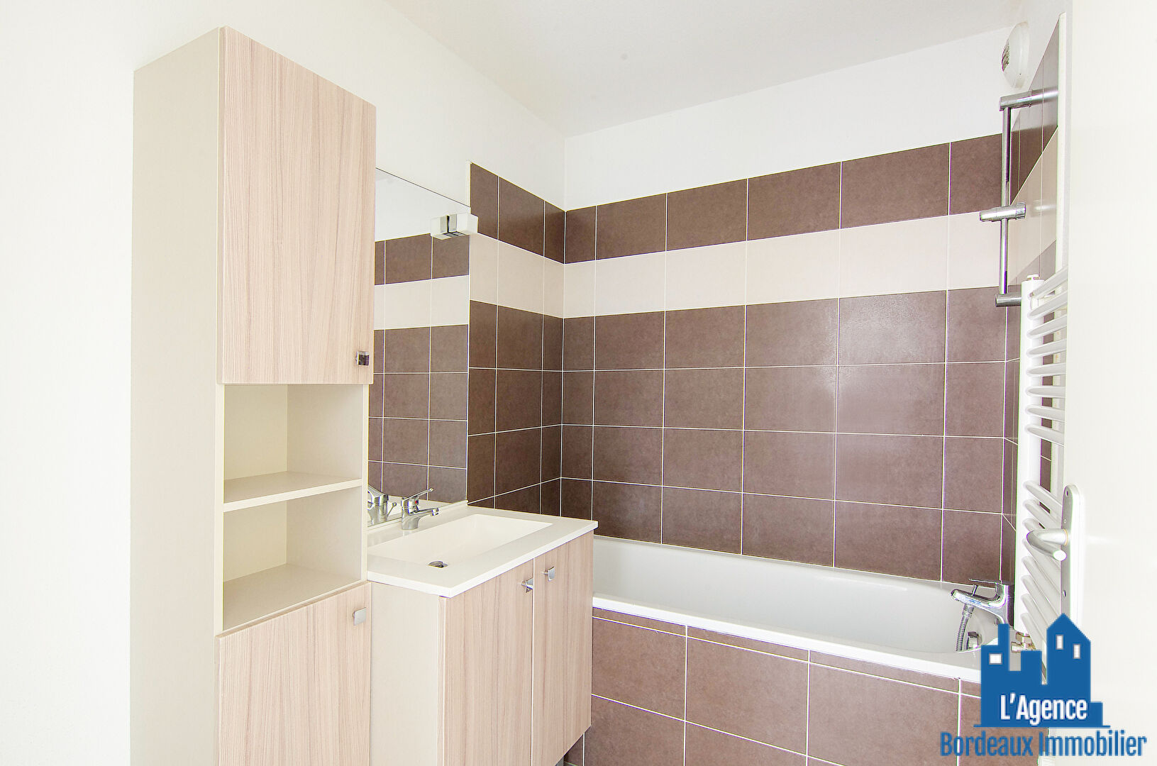 Photo VENDU PAR L'AGENCE. EXCLUSIVITÉ ! EYSINES - APPARTEMENT TYPE 2 DE 42 M² AVEC UN BALCON + DEUX PLACES DE PARKING. Benoît TREMENT. image 6/6