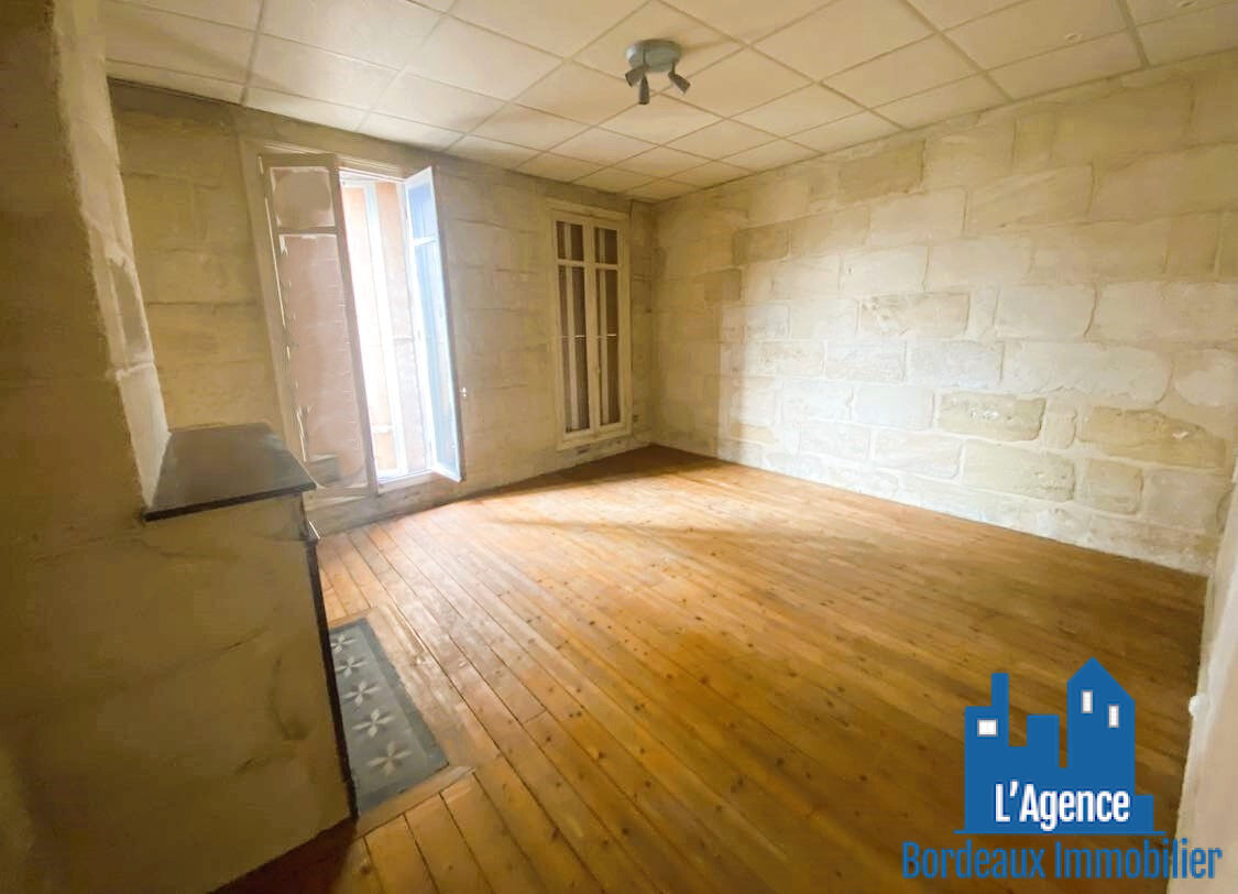 VENDU PAR L'AGENCE. BORDEAUX - BARRIÈRES D'ARÈS. APPARTEMENT DE TYPE 2 DE 52 M² AU DERNIER ÉTAGE. Benoît TREMENT O6 51 26 22 32.