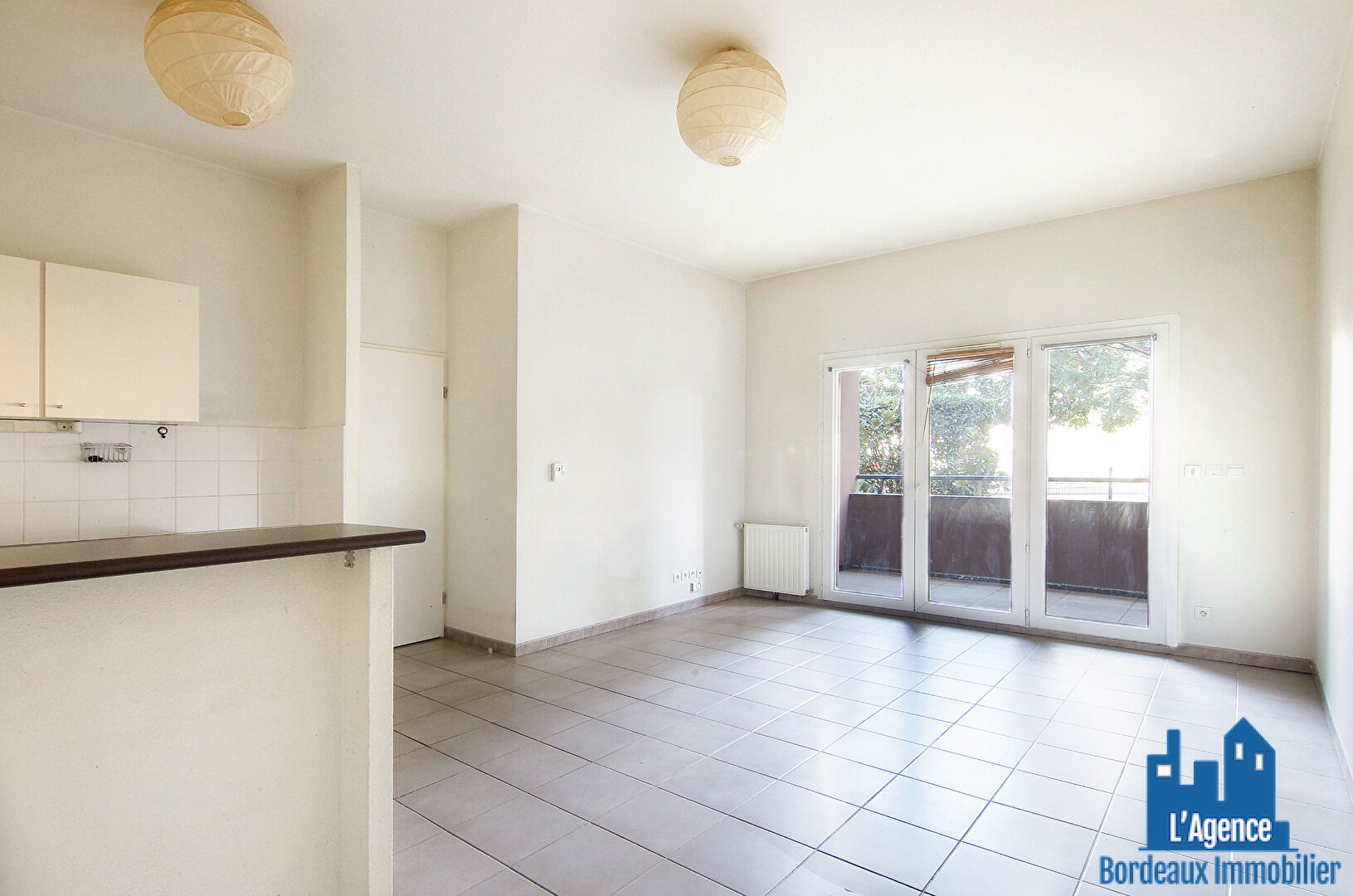 Photo EXCLUSIVITÉ ! MÉRIGNAC-CAPEYRON - APPARTEMENT TYPE 3 D'ENVIRON 60 M² AVEC LOGGIA + PLACE DE PARKING. Benoît TREMENT - O6 51 26 22 32. image 2/6