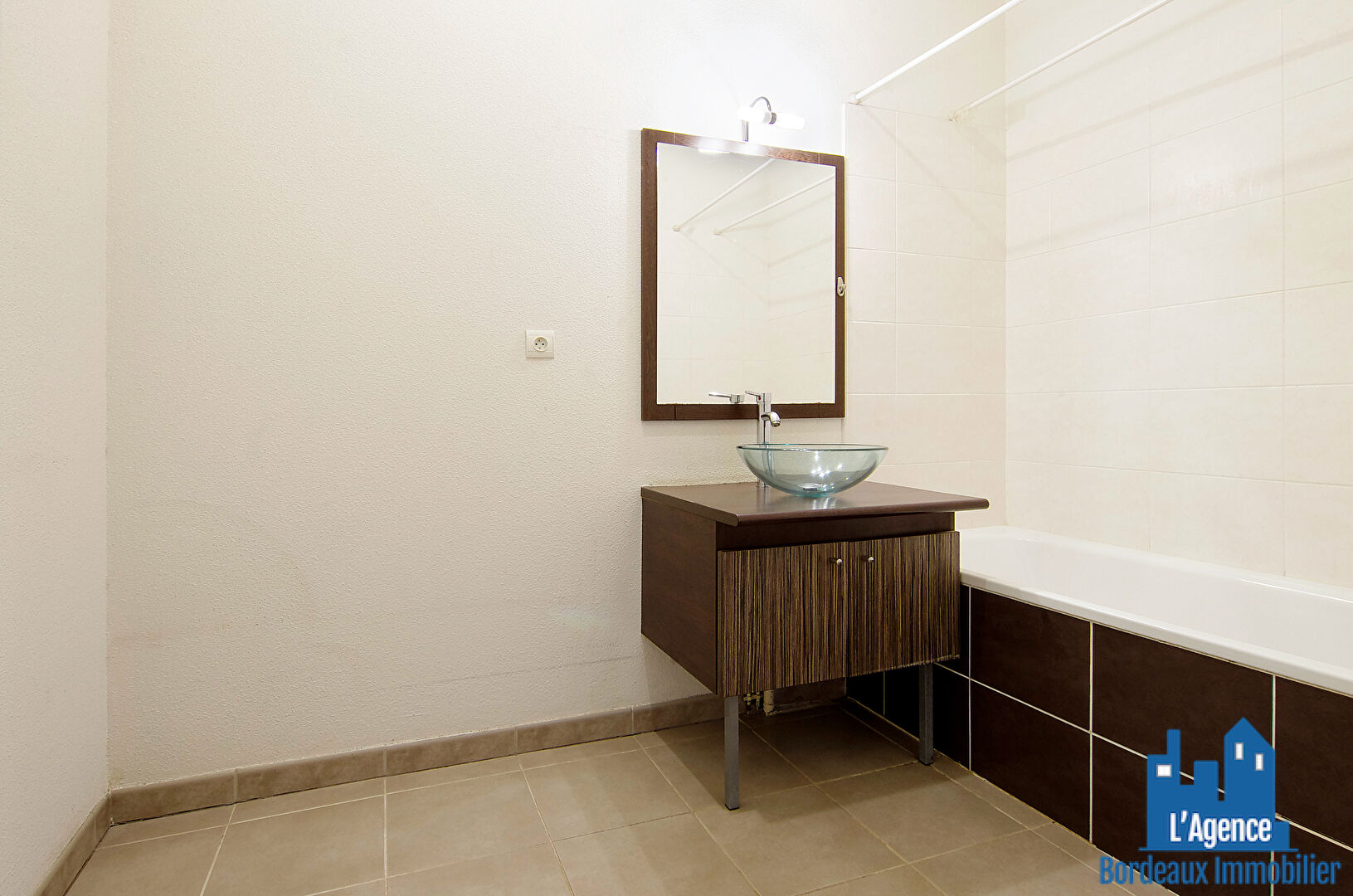 Photo EXCLUSIVITÉ ! MÉRIGNAC-CAPEYRON - APPARTEMENT TYPE 3 D'ENVIRON 60 M² AVEC LOGGIA + PLACE DE PARKING. Benoît TREMENT - O6 51 26 22 32. image 6/6