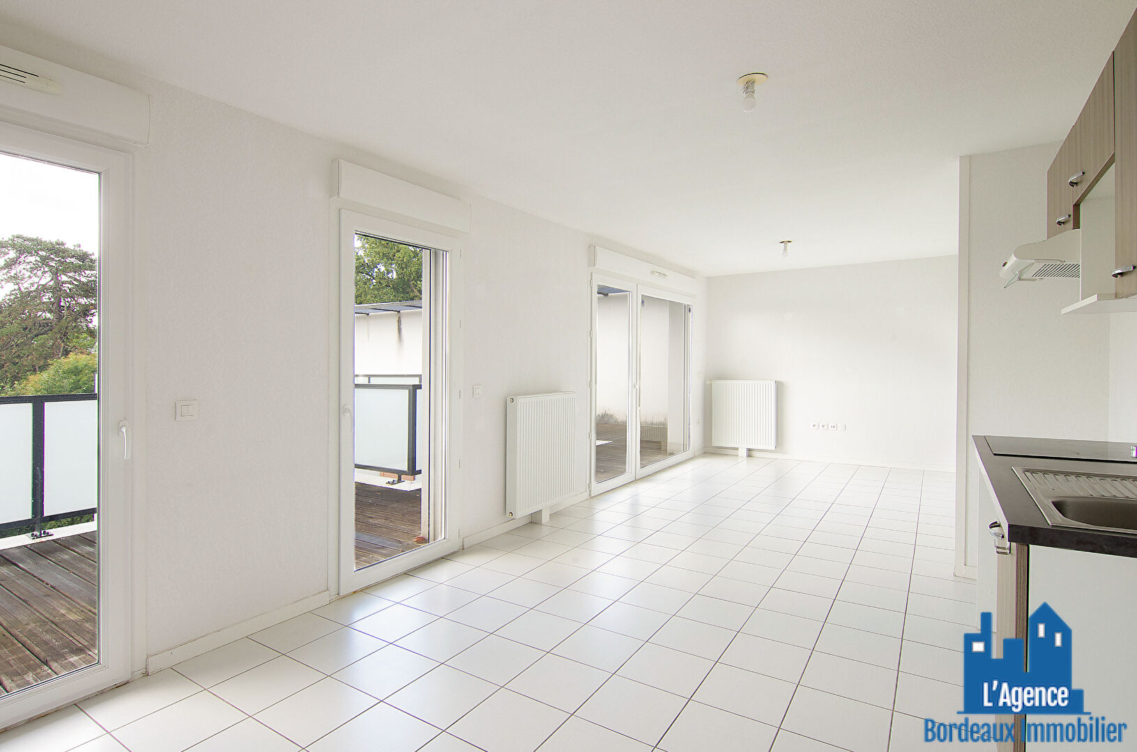 Photo EXCLUSIVITÉ !!!  CENON - APPARTEMENT TYPE 3 DE 66 M² AVEC TERRASSE 31 M² + CELLIER + PLACE DE PARKING SOUS-SOL. Michaël VIGIER  O6 7O 29 94 95. image 4/6