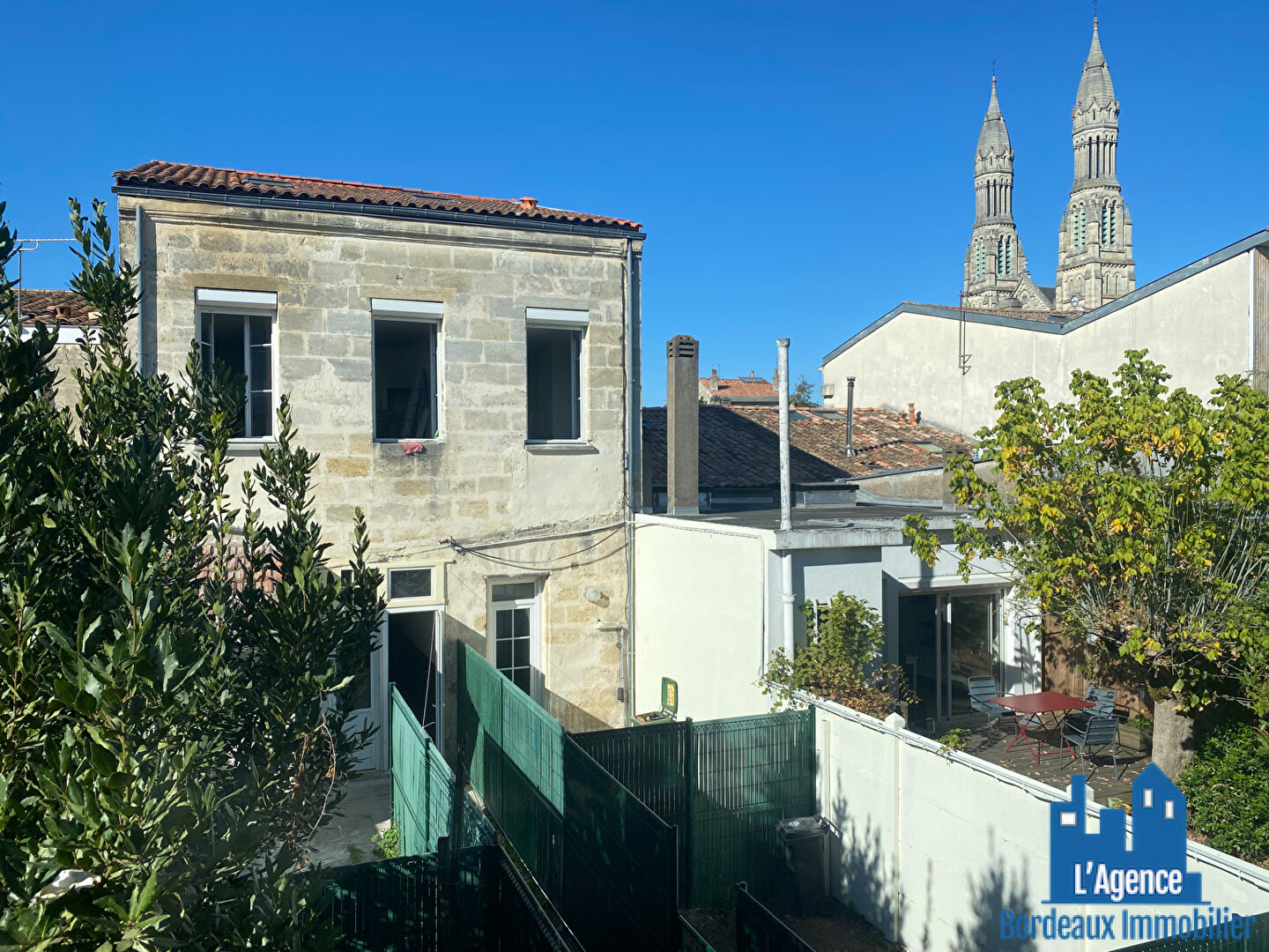 EXCLUSIVITÉ ! BORDEAUX - APPARTEMENT DE TYPE 2  DE 50 M² AU DERNIER ÉTAGE AVEC JARDIN PRIVATIF DE 15 M². Benoît TREMENT O6.51.26.22.32.