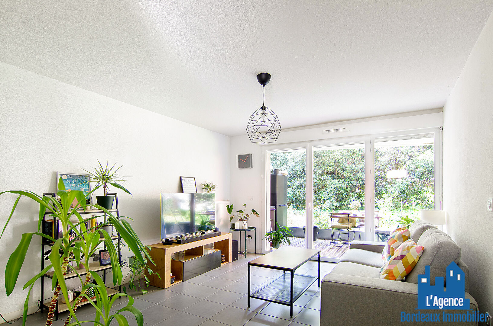 EXCLUSIVITÉ ! CENON - APPARTEMENT TYPE 2 D'ENVIRON 40 M² AVEC TERRASSE DE 12 M² + PLACE DE PARKING EN SOUS-SOL. Benoît TREMENT - O6 51 26 22 32.