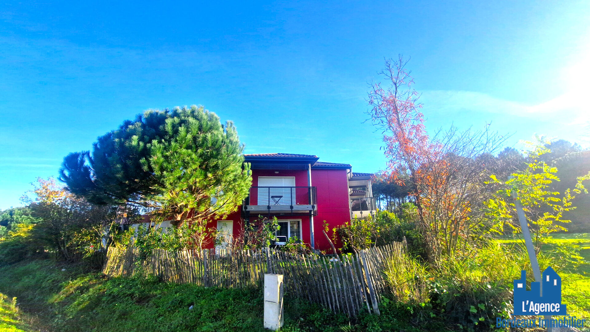 Photo NOUVEAUTÉ !!! SAINT JEAN D'ILLAC - LES BADINES - APPARTEMENT TYPE 2 - DERNIER ÉTAGE- 42.50M² - TERRASSE 7.5m² - DEUX PARKINGS - VENDU LIBRE!! Sébastien BAUDOT O6 18 O5 O4 O2 image 1/6