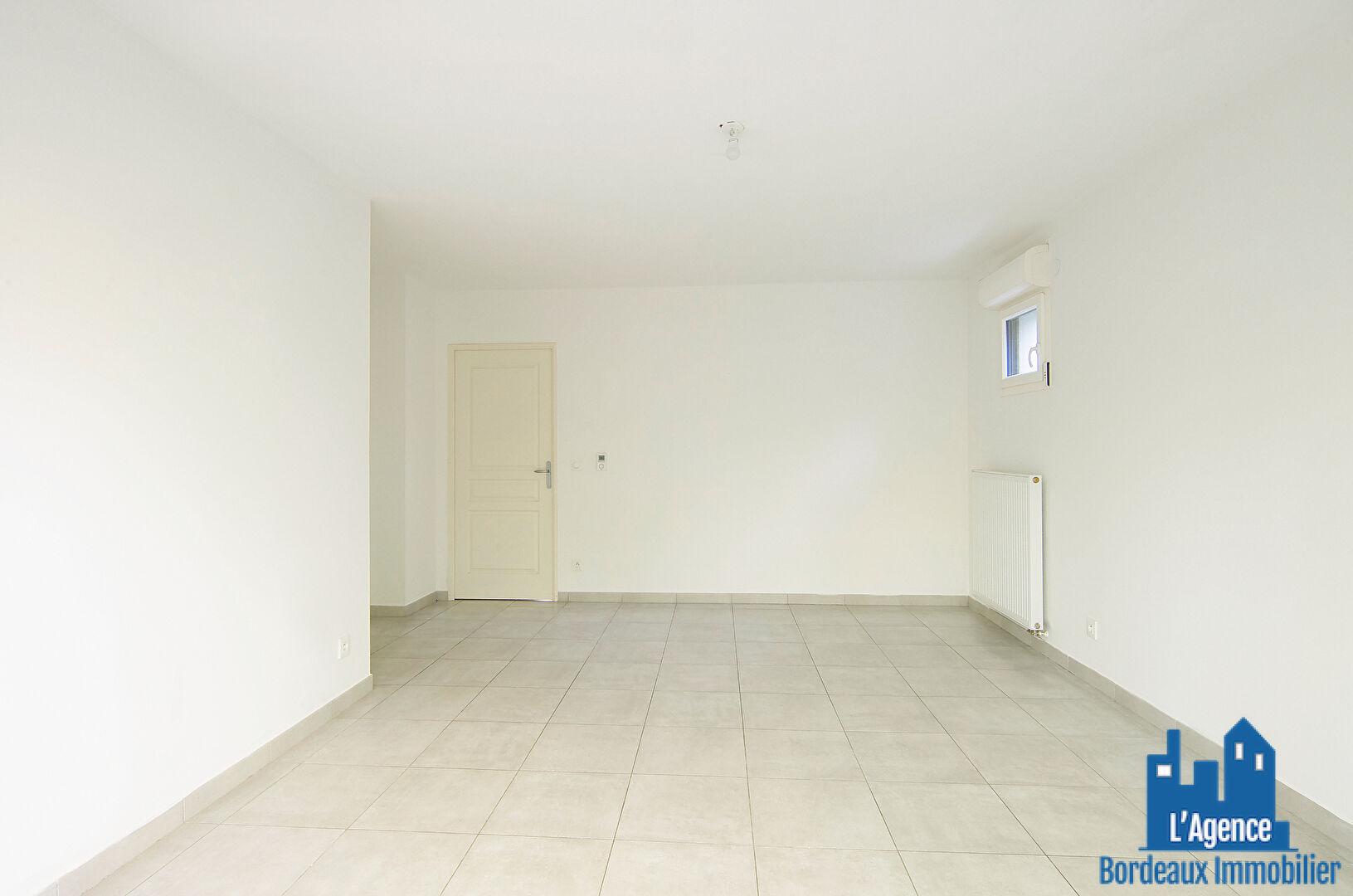 Photo EXCLUSIVITÉ !!!  PESSAC - APPARTEMENT TYPE 3 DE 64 M² AVEC JARDIN DE 116 M² ET UNE PLACE DE PARKING EXTERIEURE. Michaël VIGIER  O6 7O 29 94 95. image 5/6