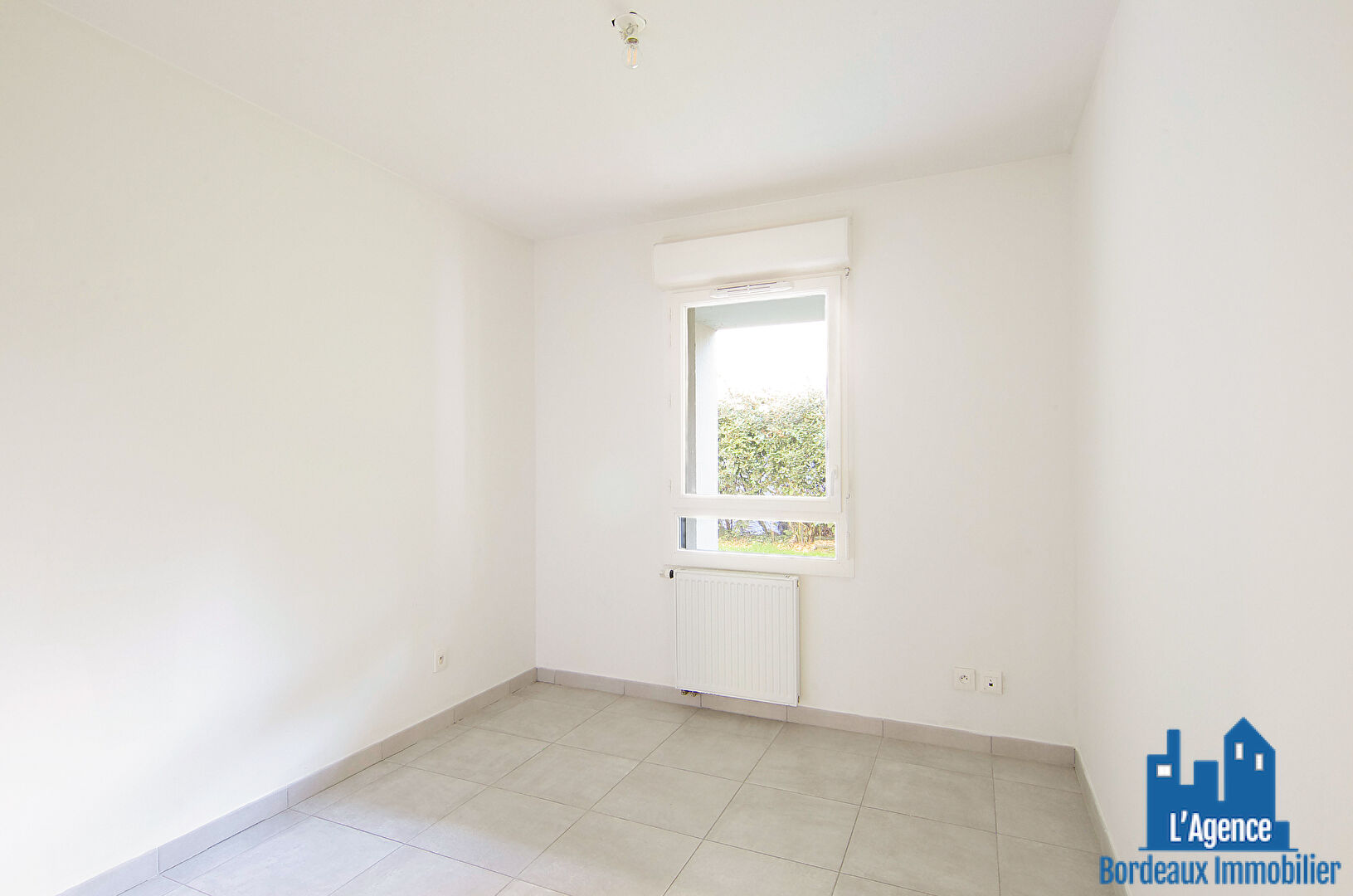 Photo EXCLUSIVITÉ !!!  PESSAC - APPARTEMENT TYPE 3 DE 64 M² AVEC JARDIN DE 116 M² ET UNE PLACE DE PARKING EXTERIEURE. Michaël VIGIER  O6 7O 29 94 95. image 6/6