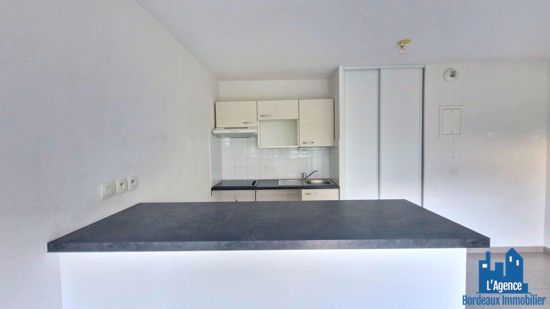 Photo EXCLUSIVITÉ !! SAINT MÉDARD EN JALLES - CERILLAN - APPARTEMENT T3 -RDJ - TERRASSE - JARDIN - DEUX PARKING - VENDU LIBRE !! Sébastien BAUDOT O6 18 O5 O4 O2 image 5/6