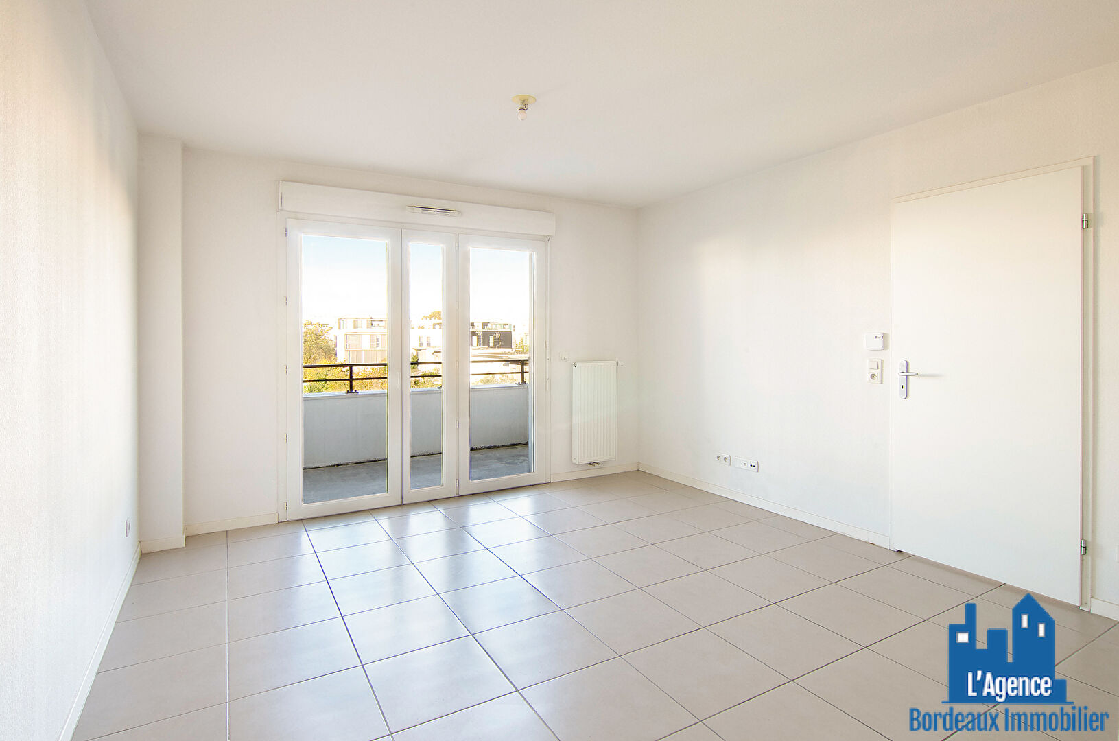 EXCLUSIVITÉ ! LORMONT - APPARTEMENT TYPE 2 D'ENVIRON 40 M² AVEC UN BALCON + PLACE DE PARKING. Benoît TREMENT - O6 51 26 22 32.