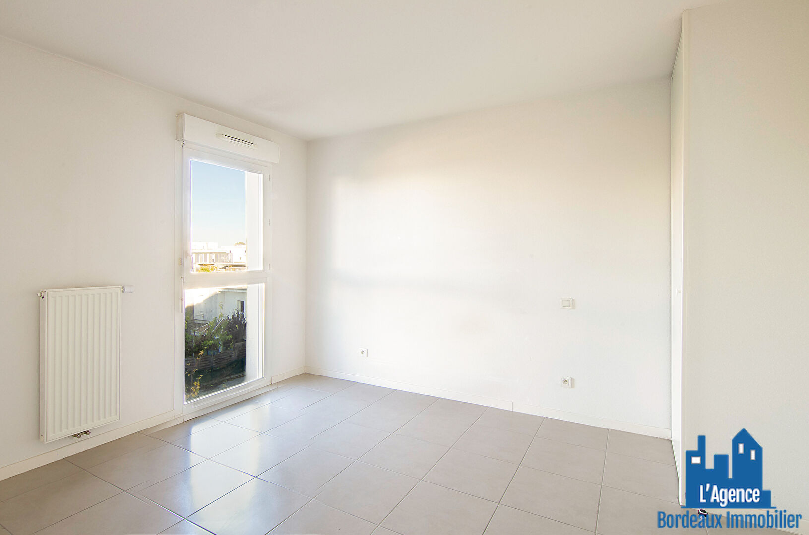 Photo EXCLUSIVITÉ ! LORMONT - APPARTEMENT TYPE 2 D'ENVIRON 40 M² AVEC UN BALCON + PLACE DE PARKING. Benoît TREMENT - O6 51 26 22 32. image 4/6