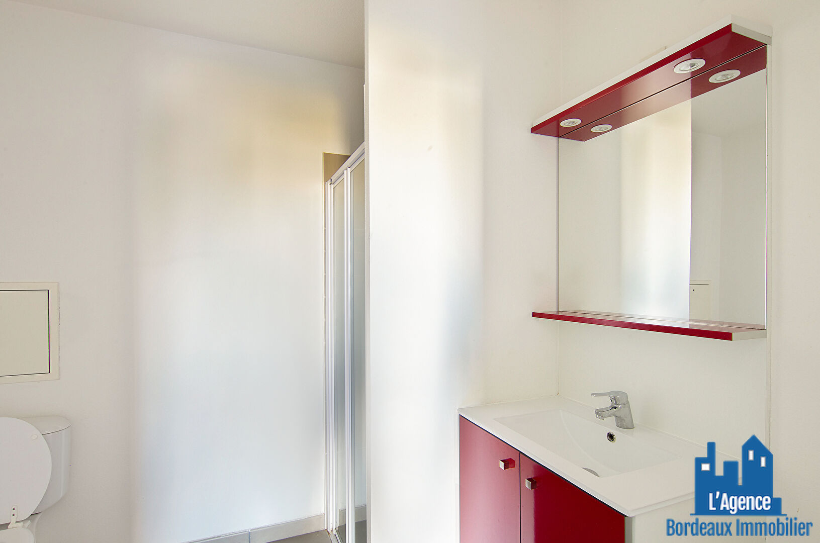 Photo EXCLUSIVITÉ ! LORMONT - APPARTEMENT TYPE 2 D'ENVIRON 40 M² AVEC UN BALCON + PLACE DE PARKING. Benoît TREMENT - O6 51 26 22 32. image 5/6